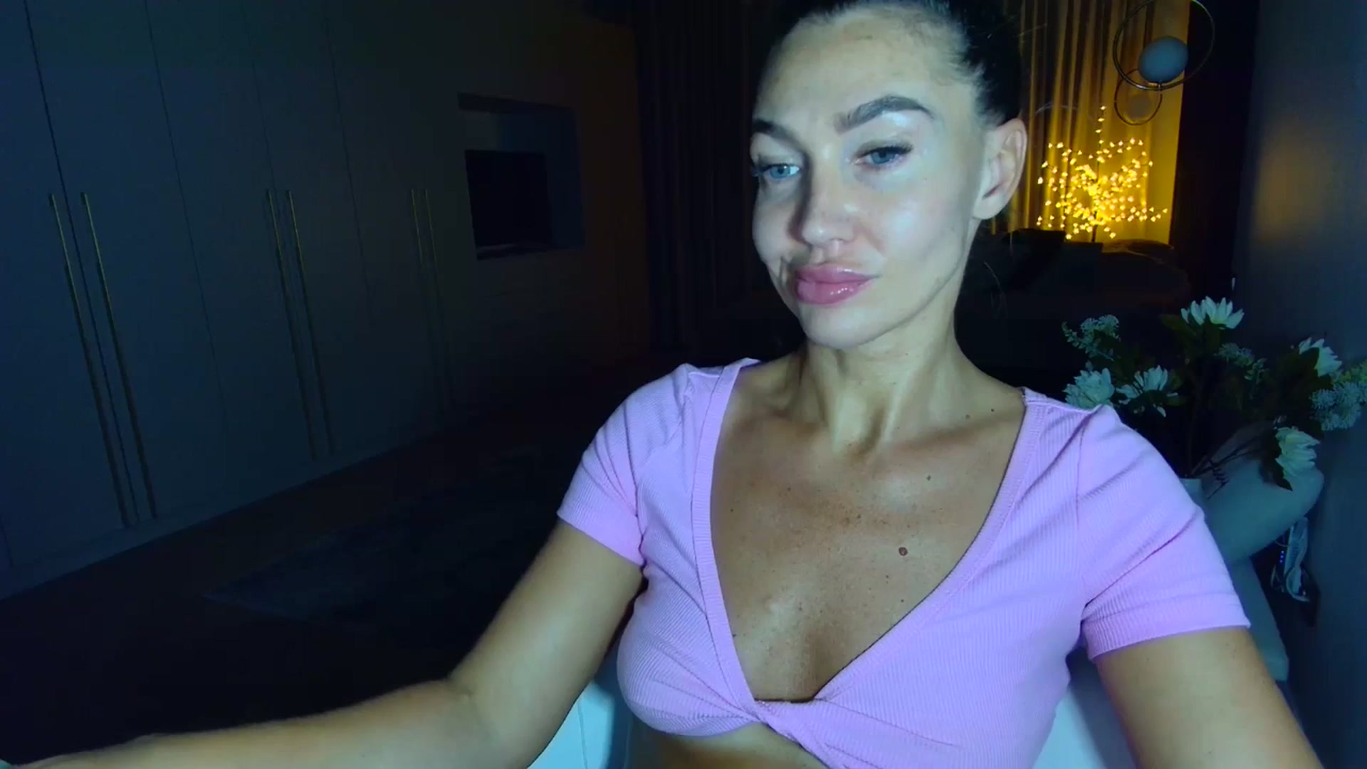 Gallery image thumbnail from Mystery_C's myfreecams stream on, 06/11/2025, 22:15 image 12 of 20