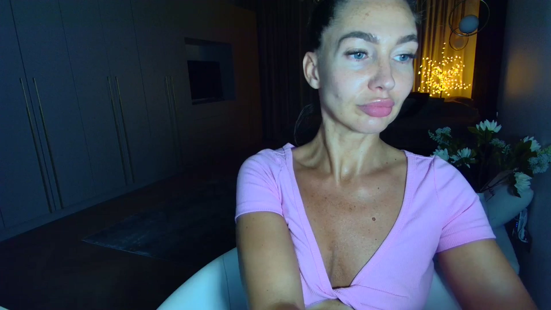 Gallery image thumbnail from Mystery_C's myfreecams stream on, 06/11/2025, 22:15 image 10 of 20