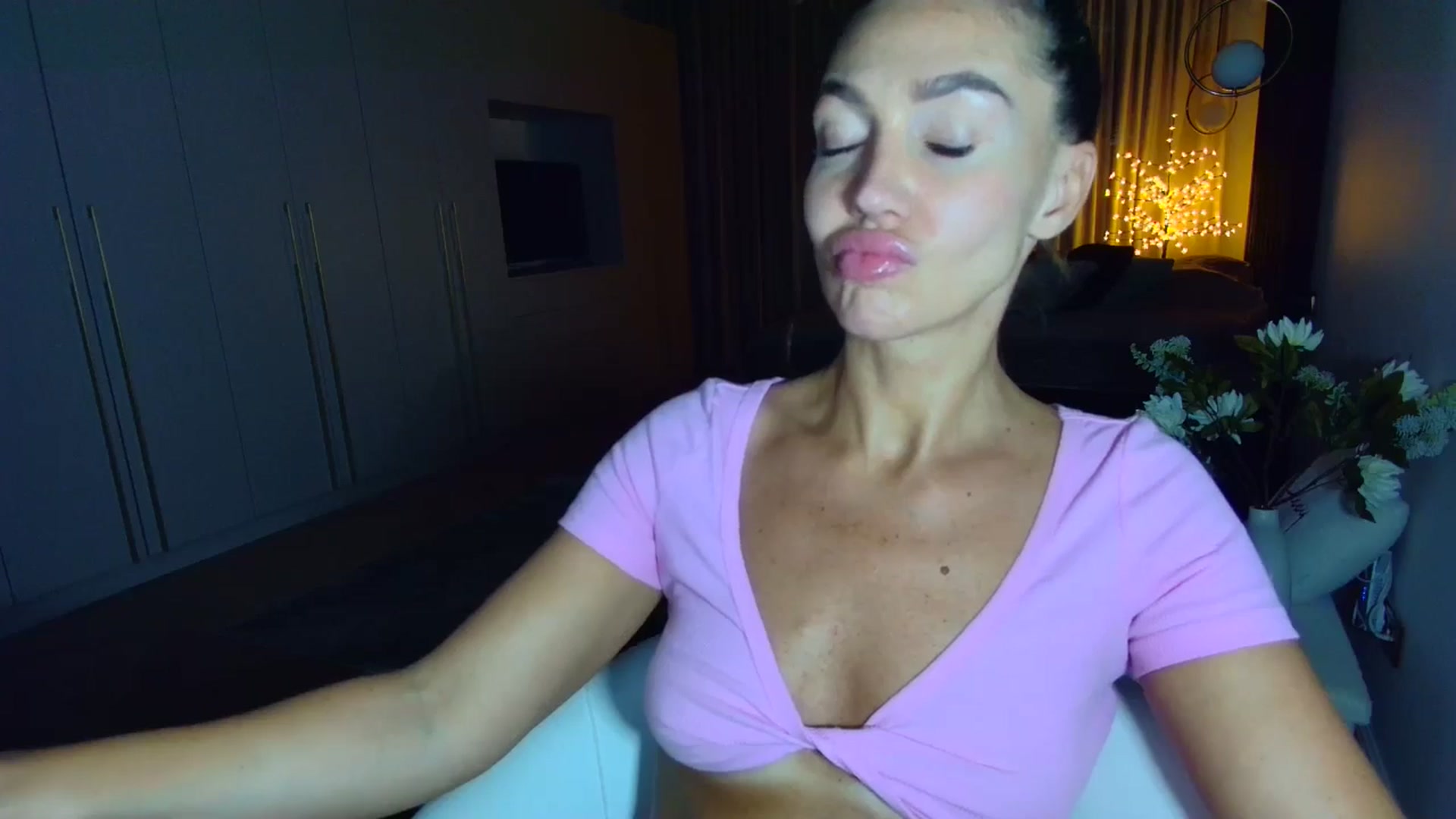 Gallery image thumbnail from Mystery_C's myfreecams stream on, 06/11/2025, 22:15 image 9 of 20