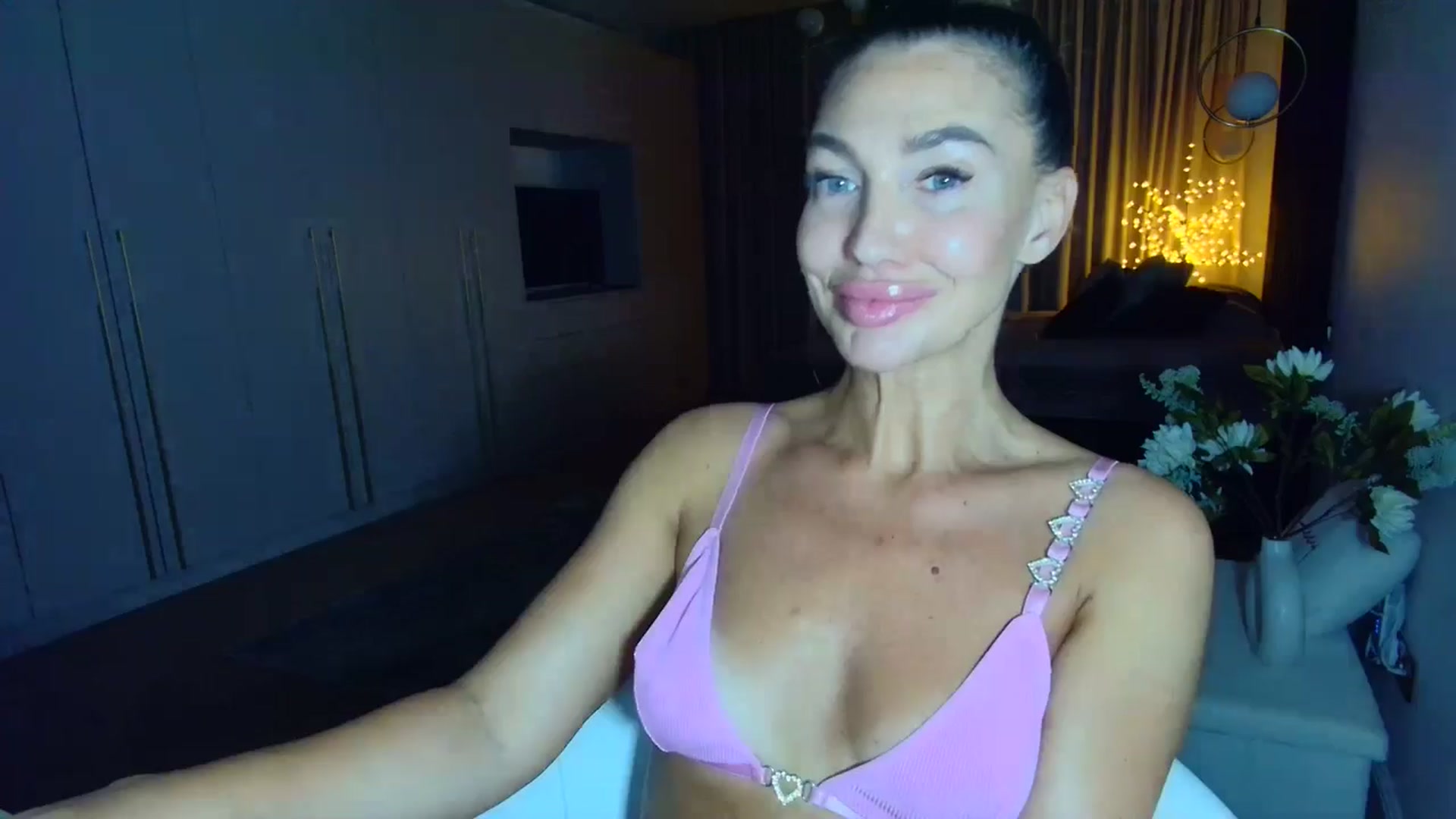 Gallery image thumbnail from Mystery_C's myfreecams stream on, 06/12/2025, 22:09 image 4 of 20