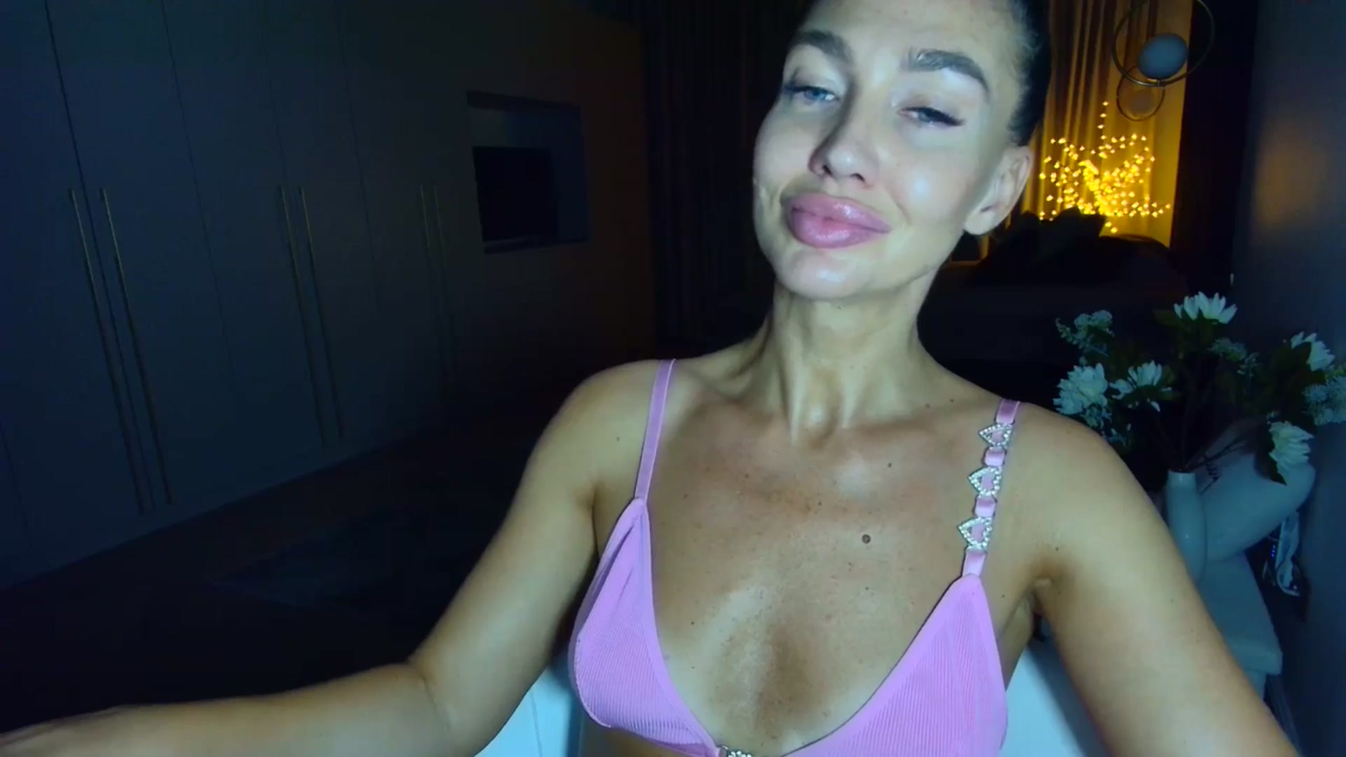 Gallery image thumbnail from Mystery_C's myfreecams stream on, 06/12/2025, 22:09 image 19 of 20