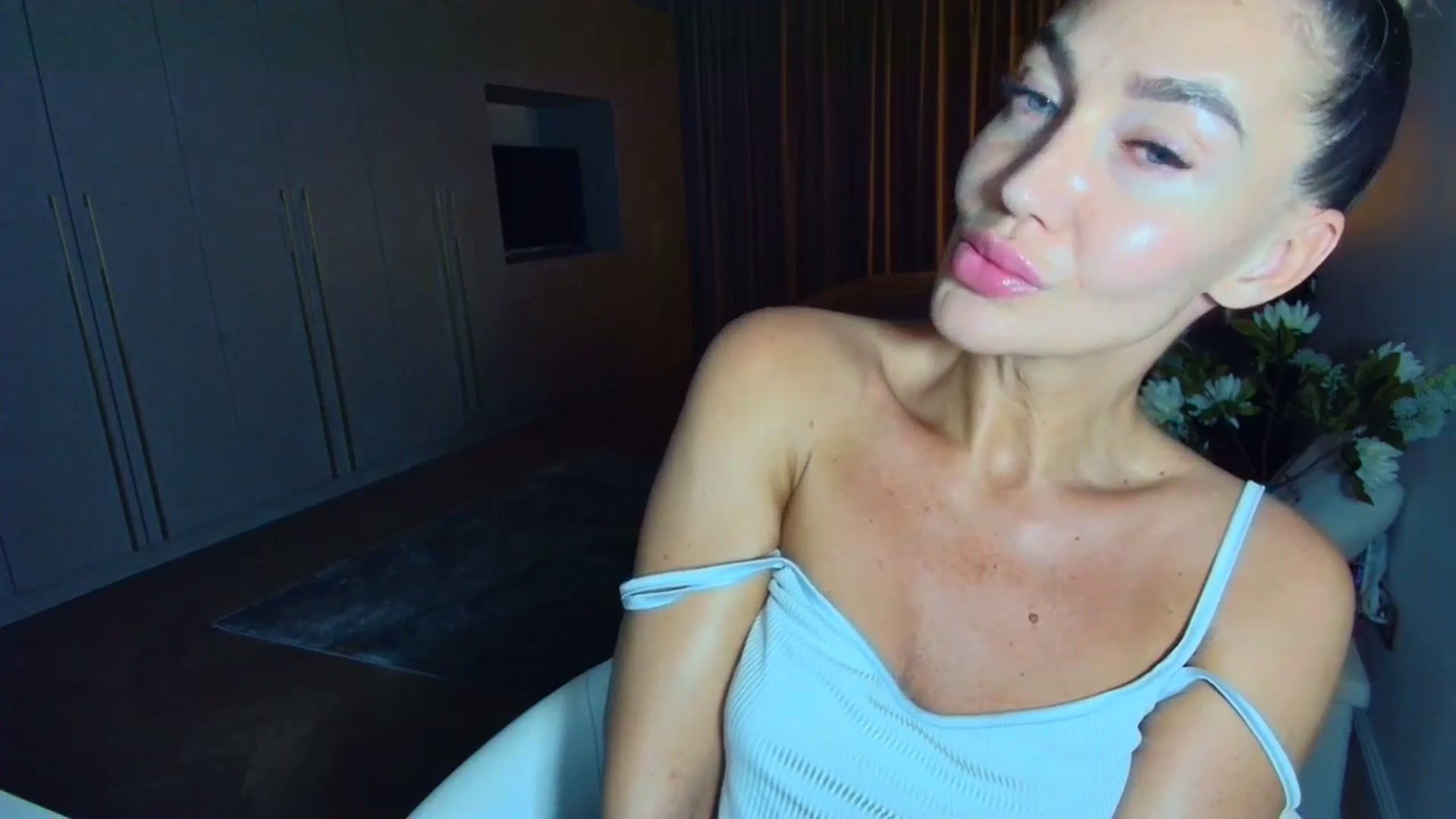 Gallery image thumbnail from Mystery_C's myfreecams stream on, 06/13/2025, 21:09 image 13 of 20