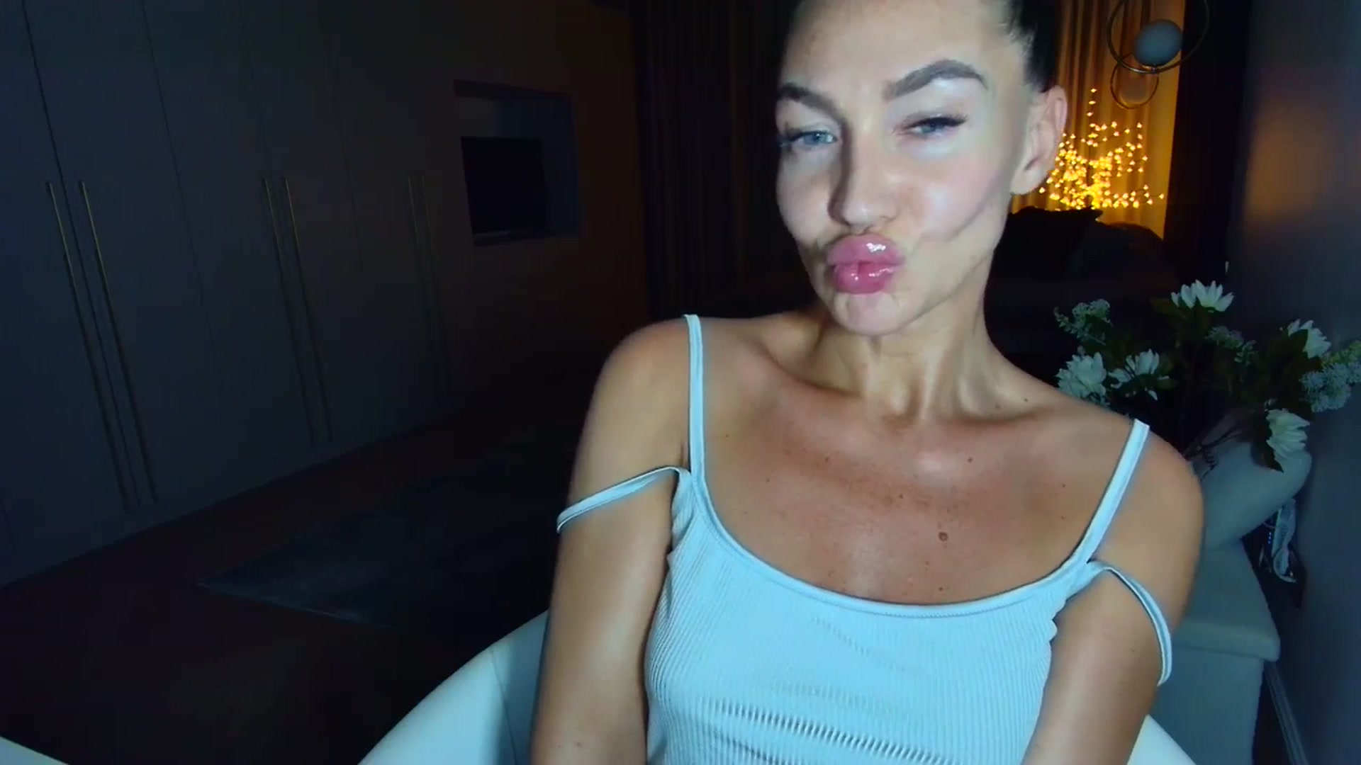 Gallery image thumbnail from Mystery_C's myfreecams stream on, 06/13/2025, 21:09 image 10 of 20