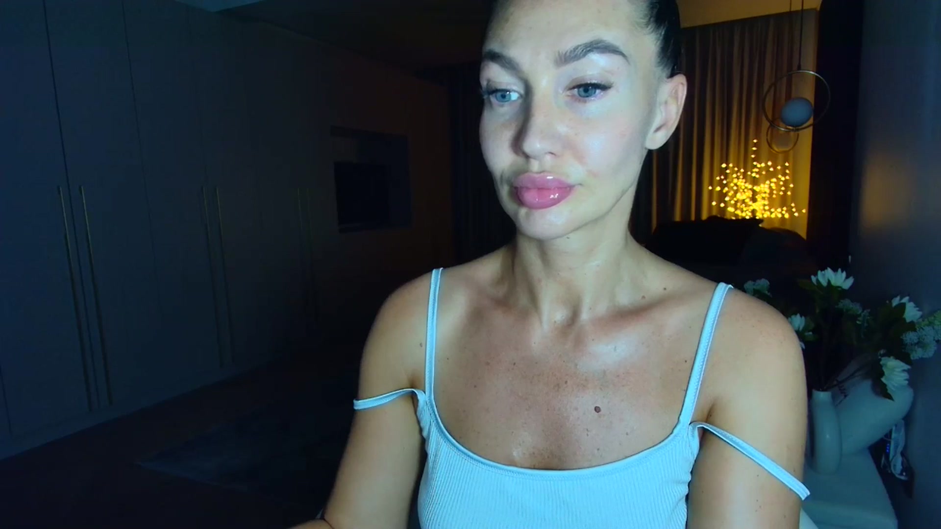 Gallery image thumbnail from Mystery_C's myfreecams stream on, 06/13/2025, 21:09 image 6 of 20