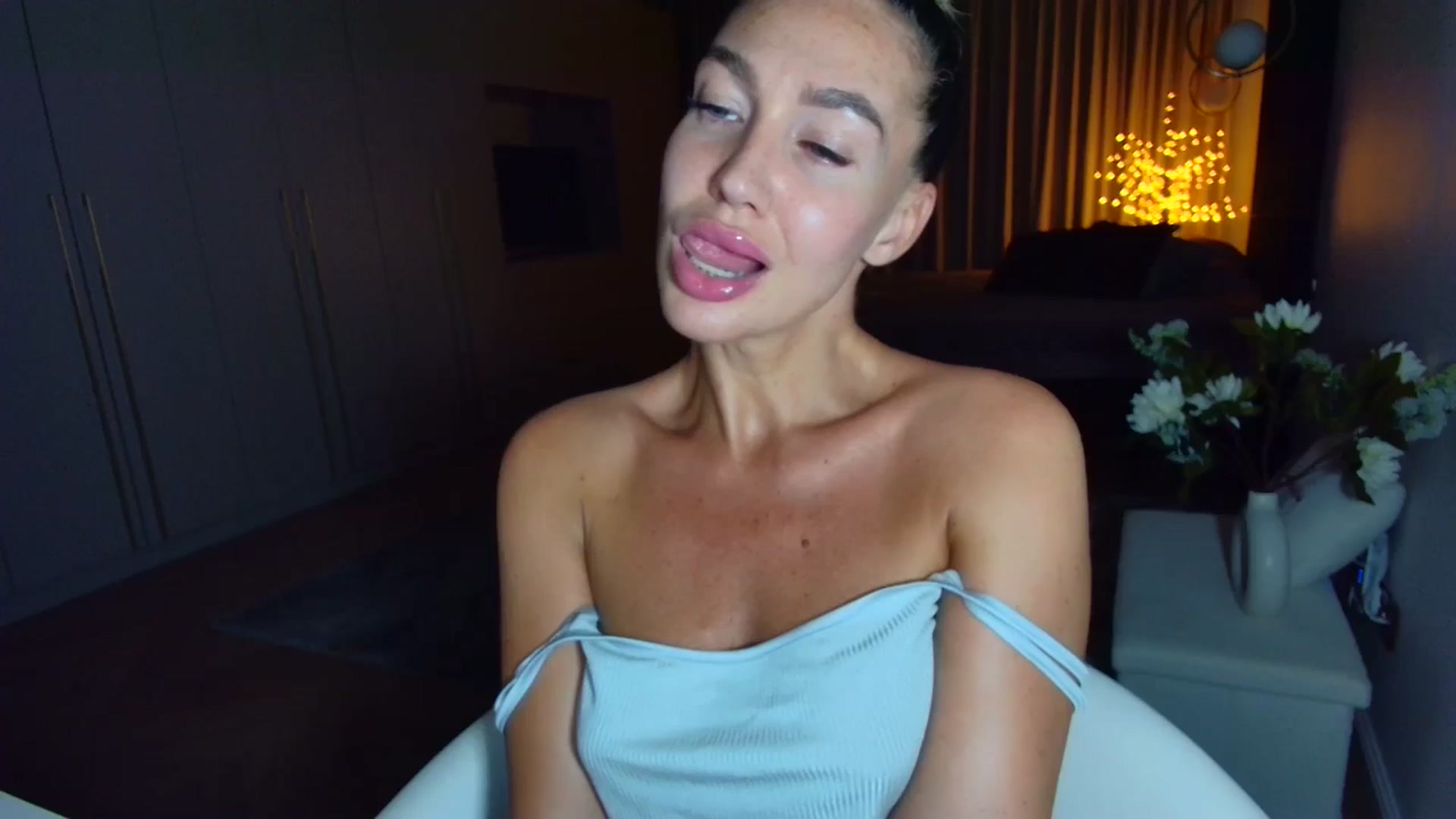 Gallery image thumbnail from Mystery_C's myfreecams stream on, 06/13/2025, 21:09 image 19 of 20