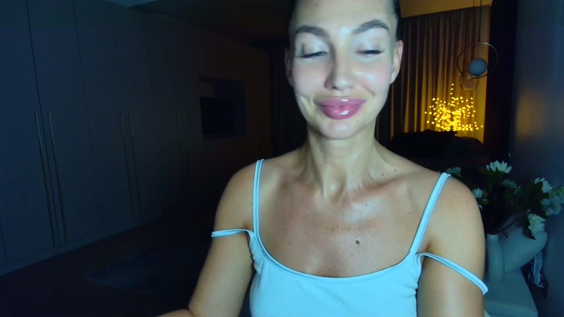 Gallery image thumbnail from Mystery_C's myfreecams stream on, 06/13/2025, 21:09 image 2 of 20