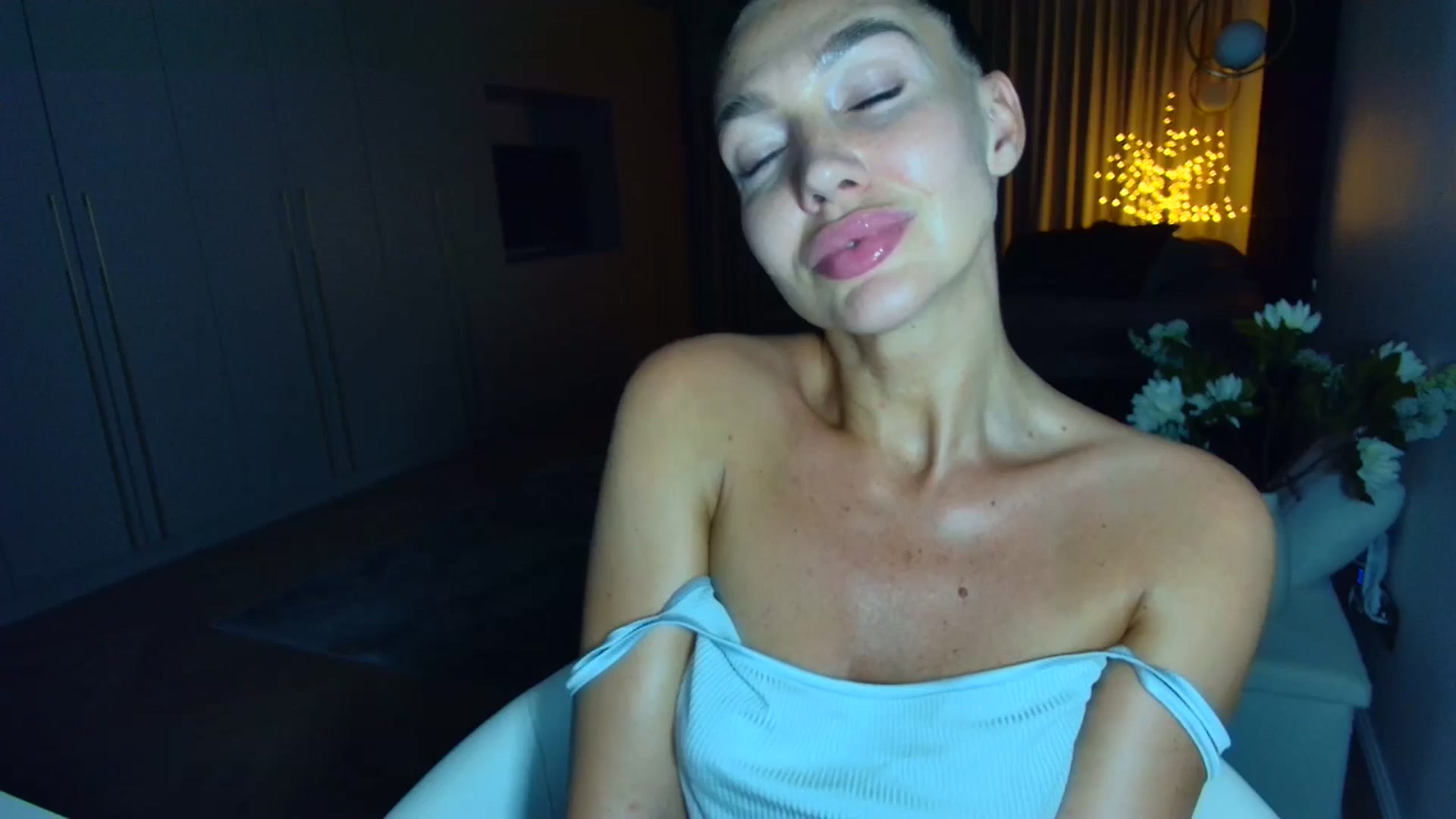 Gallery image thumbnail from Mystery_C's myfreecams stream on, 06/13/2025, 21:09 image 18 of 20