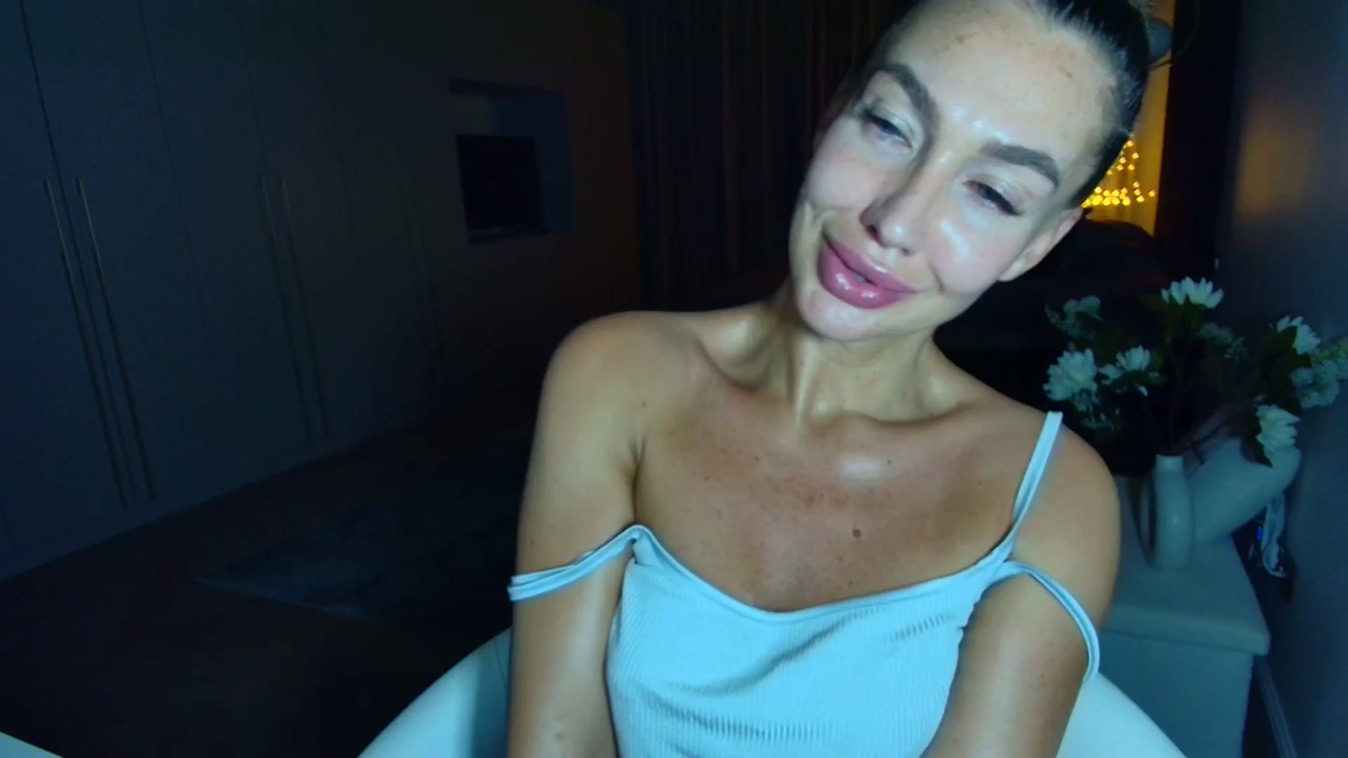 Gallery image thumbnail from Mystery_C's myfreecams stream on, 06/13/2025, 21:09 image 16 of 20