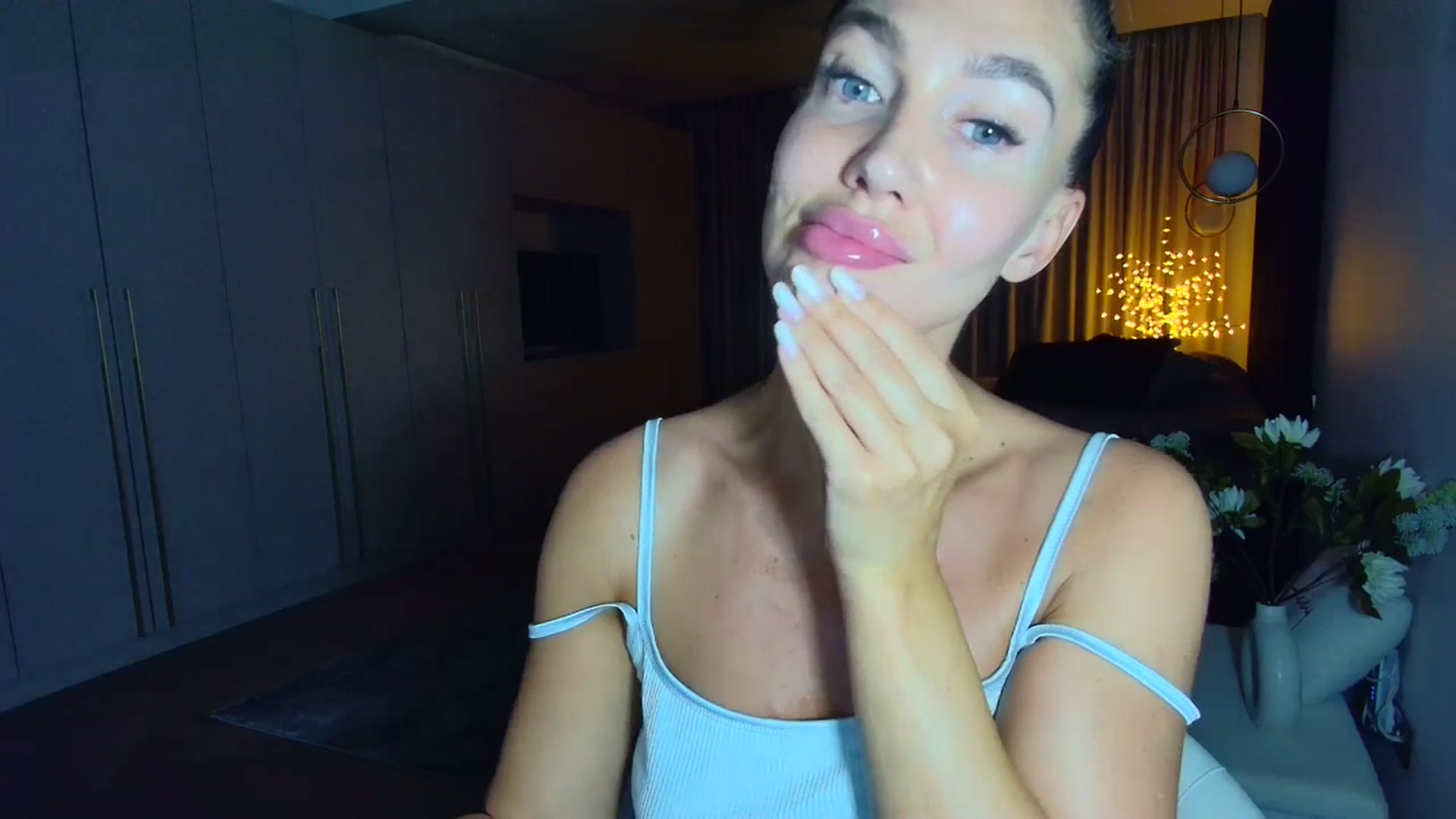 Gallery image thumbnail from Mystery_C's myfreecams stream on, 06/13/2025, 21:09 image 8 of 20