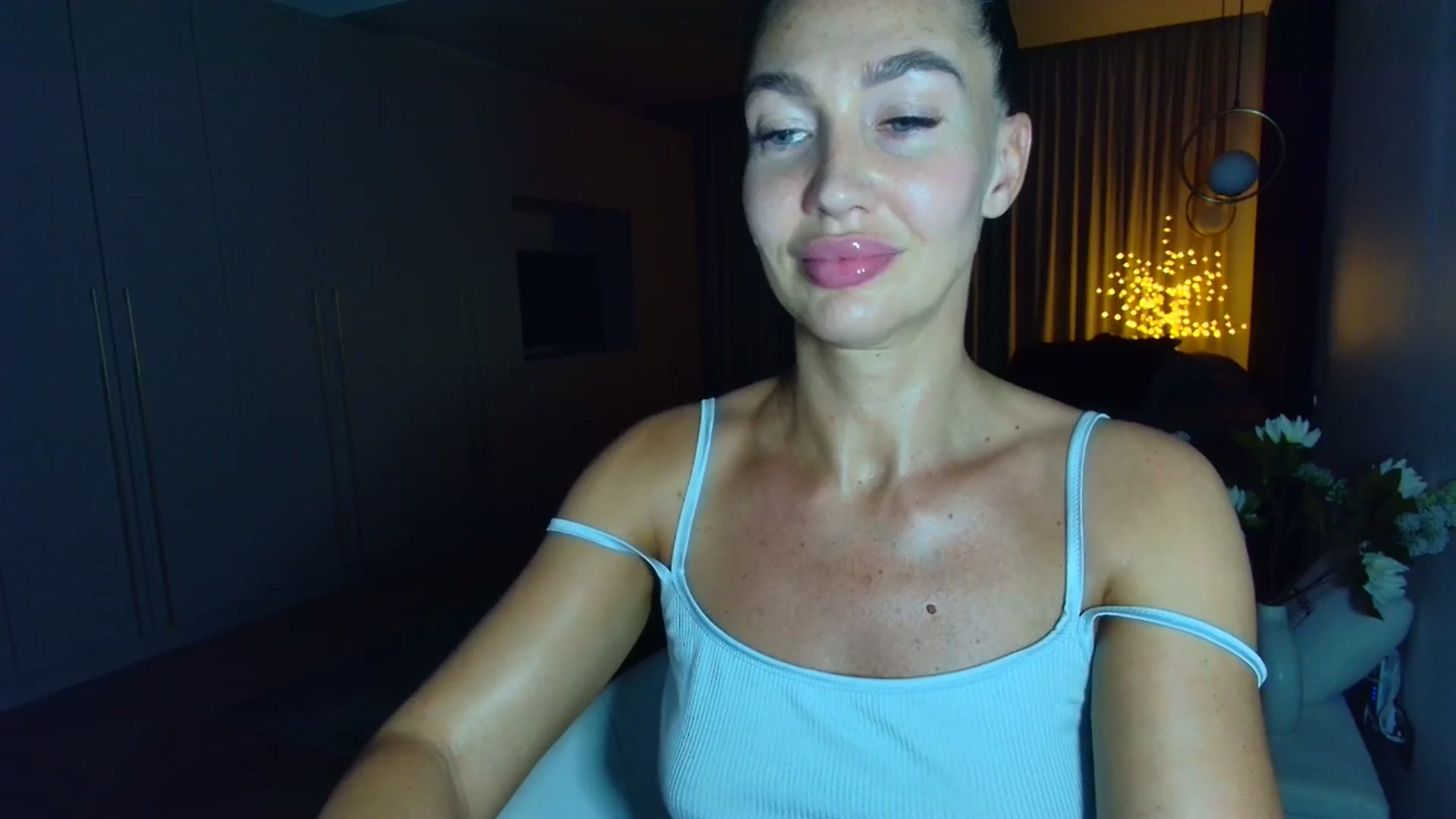 Gallery image thumbnail from Mystery_C's myfreecams stream on, 06/13/2025, 21:09 image 3 of 20