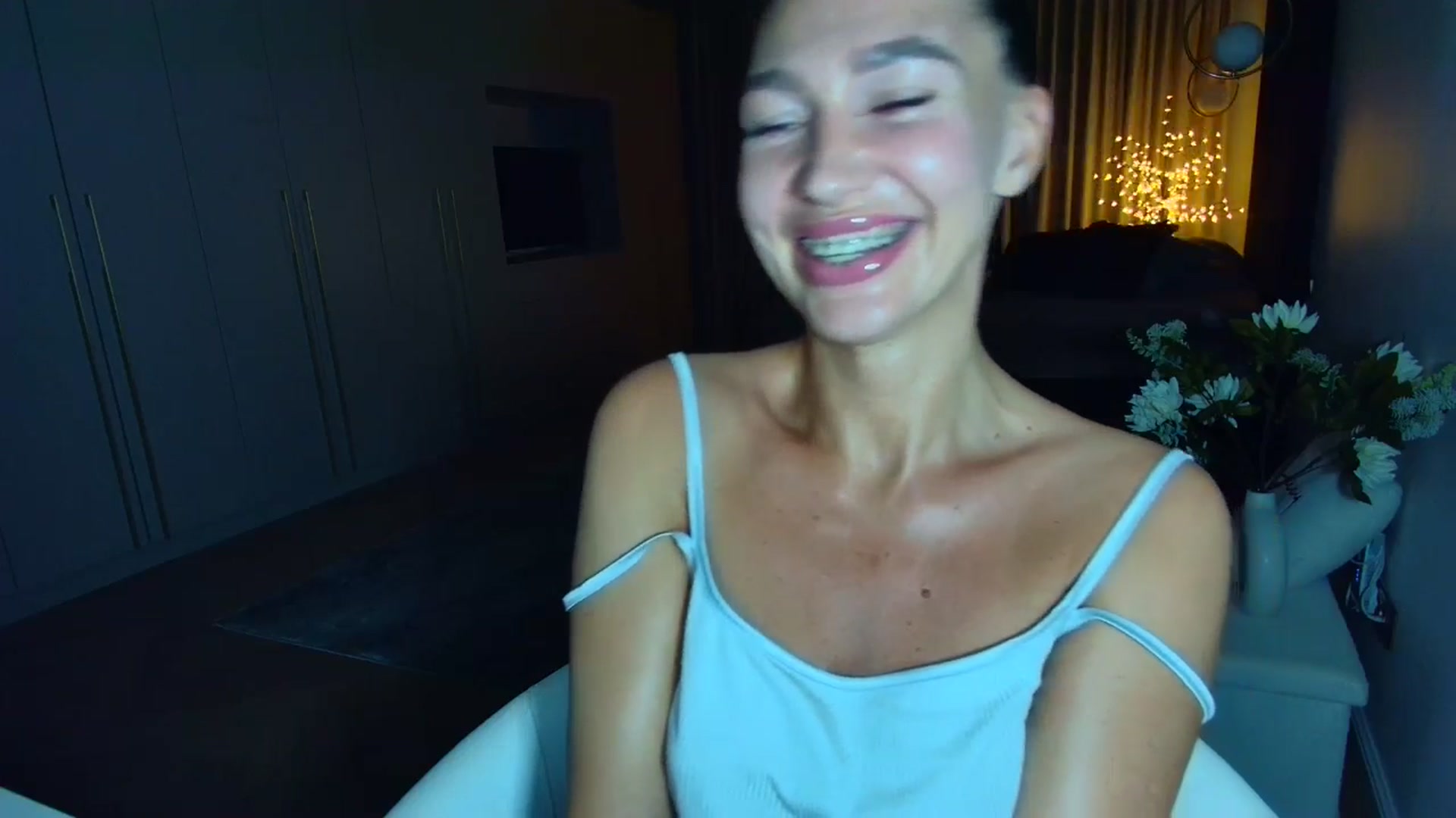 Gallery image thumbnail from Mystery_C's myfreecams stream on, 06/13/2025, 21:09 image 11 of 20