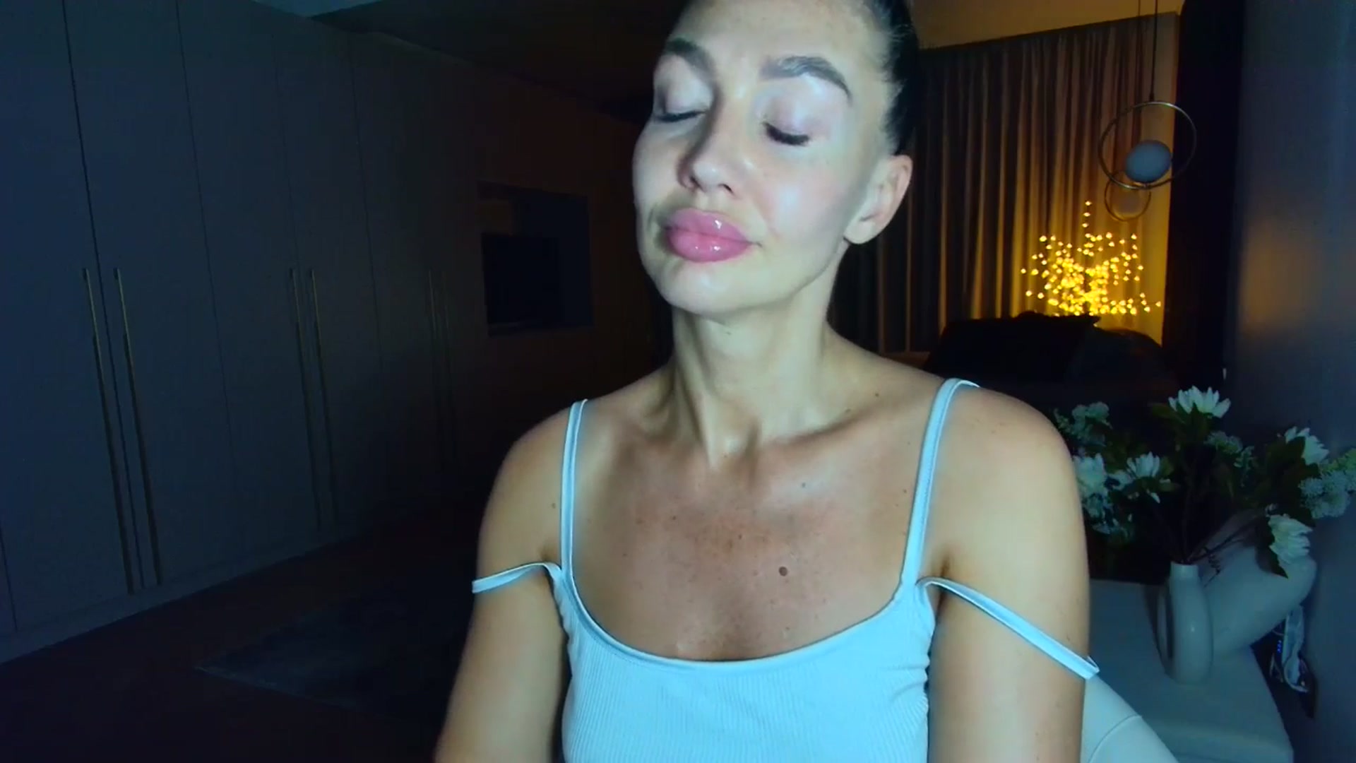 Gallery image thumbnail from Mystery_C's myfreecams stream on, 06/13/2025, 21:09 image 4 of 20