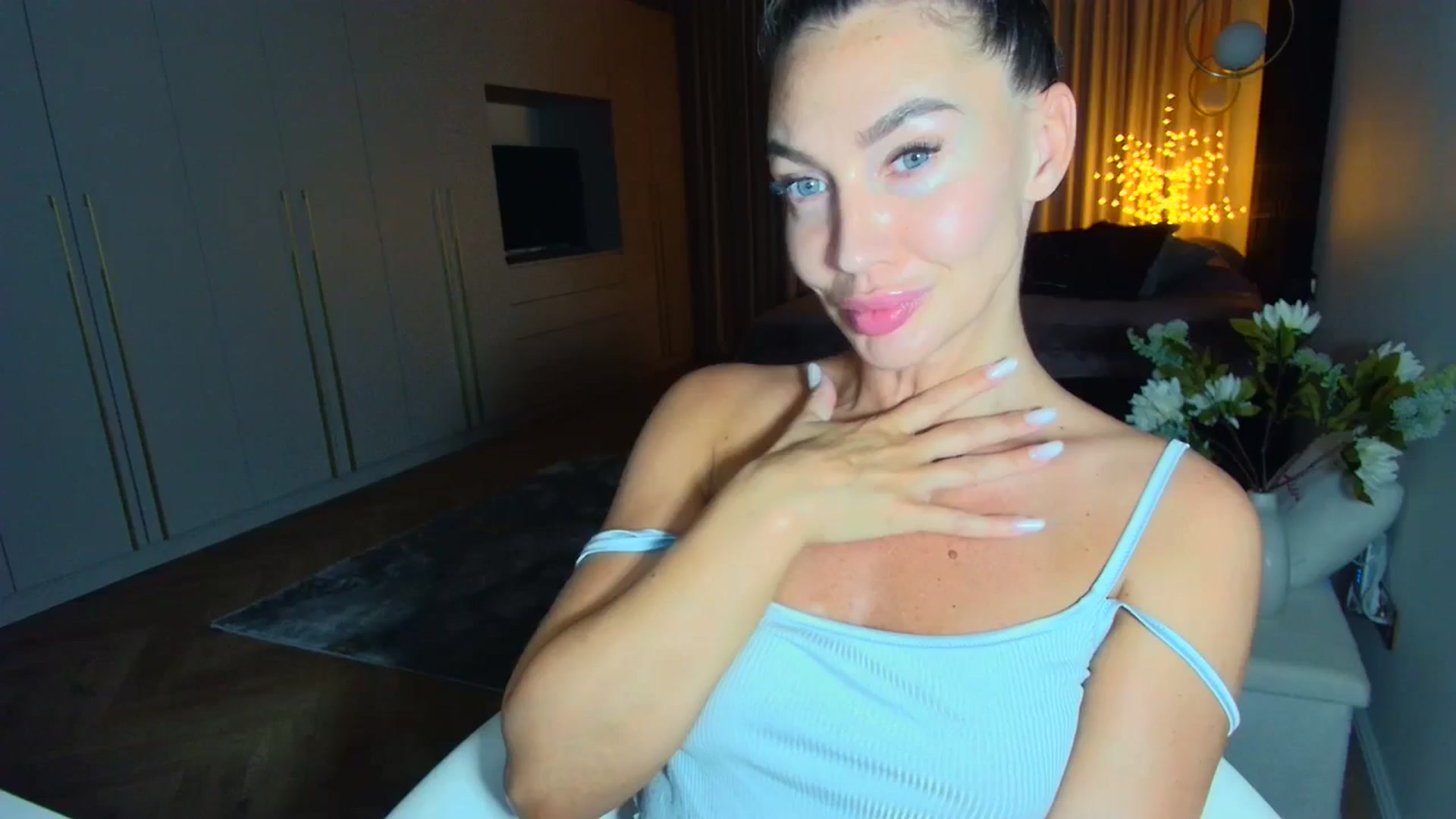 Gallery image thumbnail from Mystery_C's myfreecams stream on, 06/13/2025, 21:09 image 14 of 20