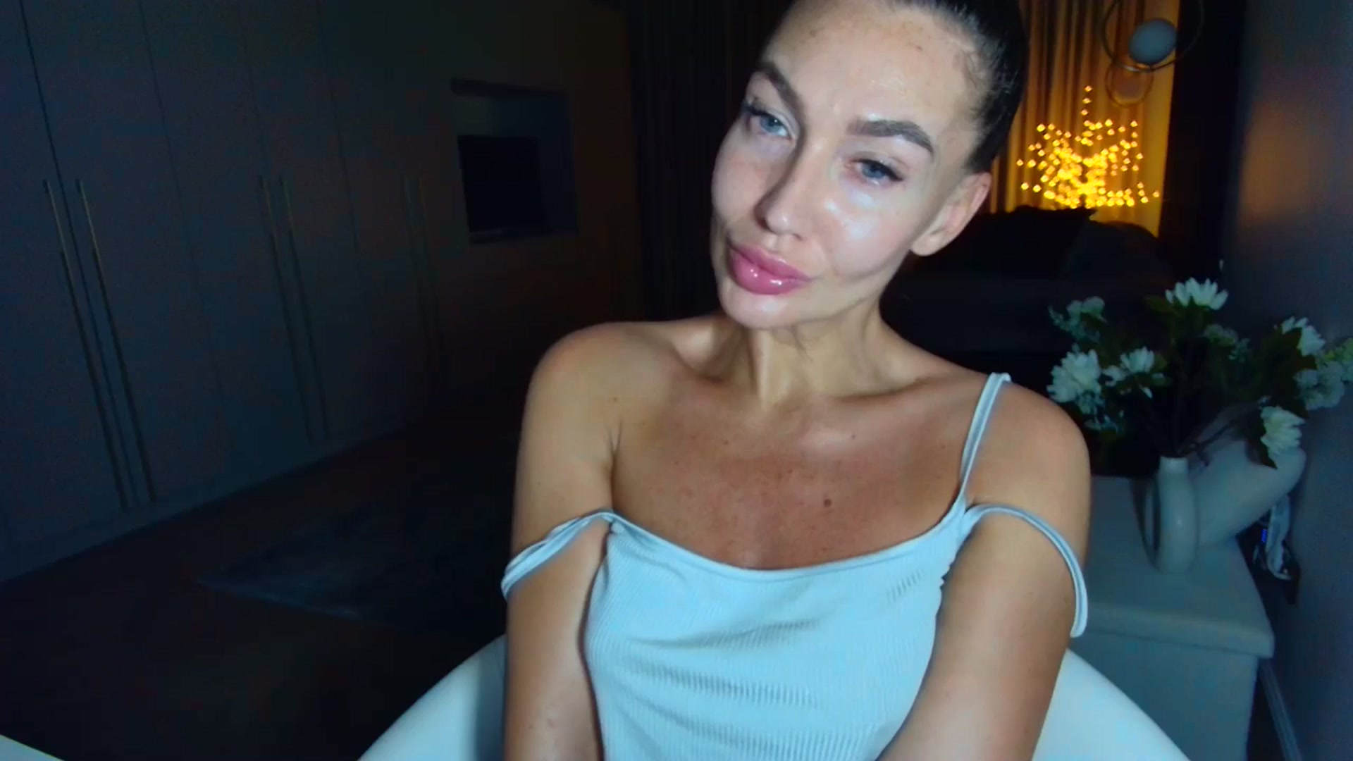 Gallery image thumbnail from Mystery_C's myfreecams stream on, 06/13/2025, 21:09 image 15 of 20