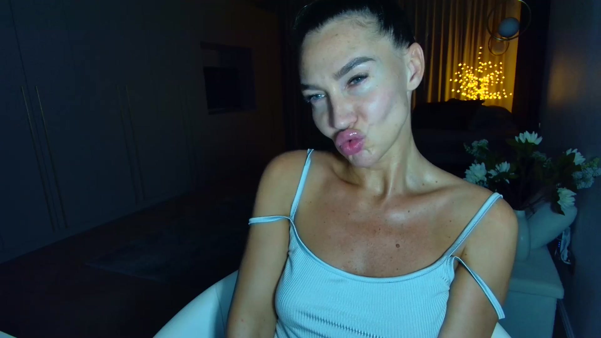 Gallery image thumbnail from Mystery_C's myfreecams stream on, 06/13/2025, 22:22 image 16 of 20