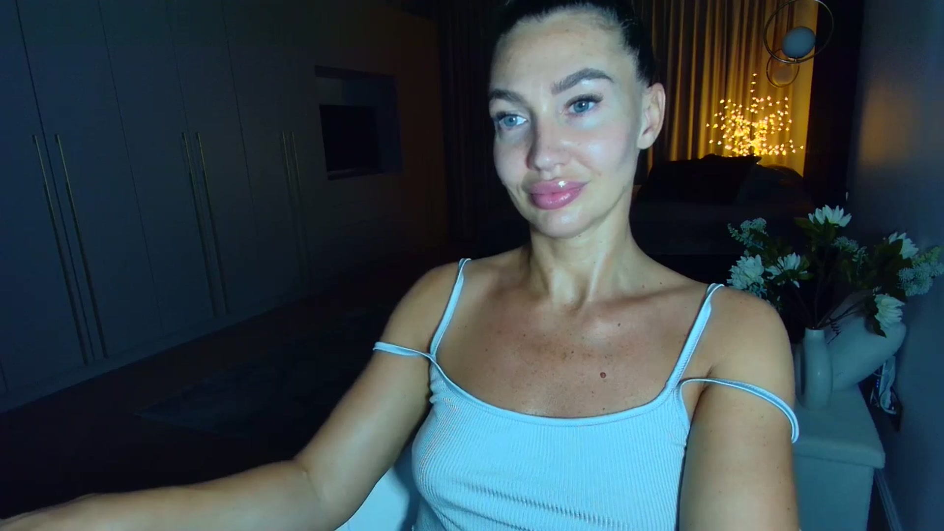 Gallery image thumbnail from Mystery_C's myfreecams stream on, 06/13/2025, 22:22 image 17 of 20