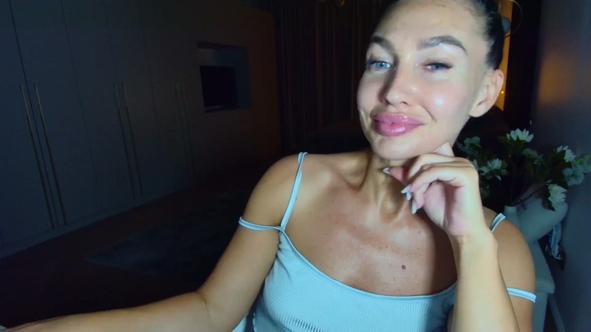 Gallery image thumbnail from Mystery_C's myfreecams stream on, 06/13/2025, 22:22 image 19 of 20