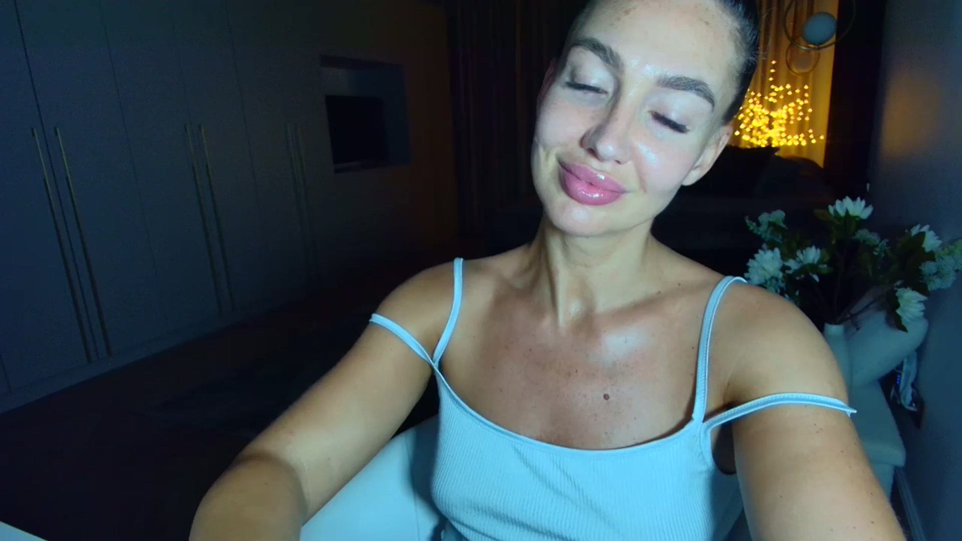 Gallery image thumbnail from Mystery_C's myfreecams stream on, 06/13/2025, 22:22 image 5 of 20