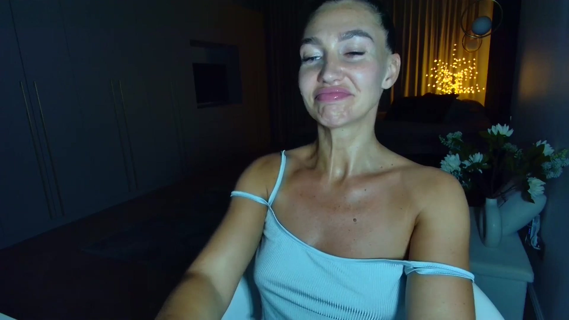 Gallery image thumbnail from Mystery_C's myfreecams stream on, 06/13/2025, 22:22 image 11 of 20