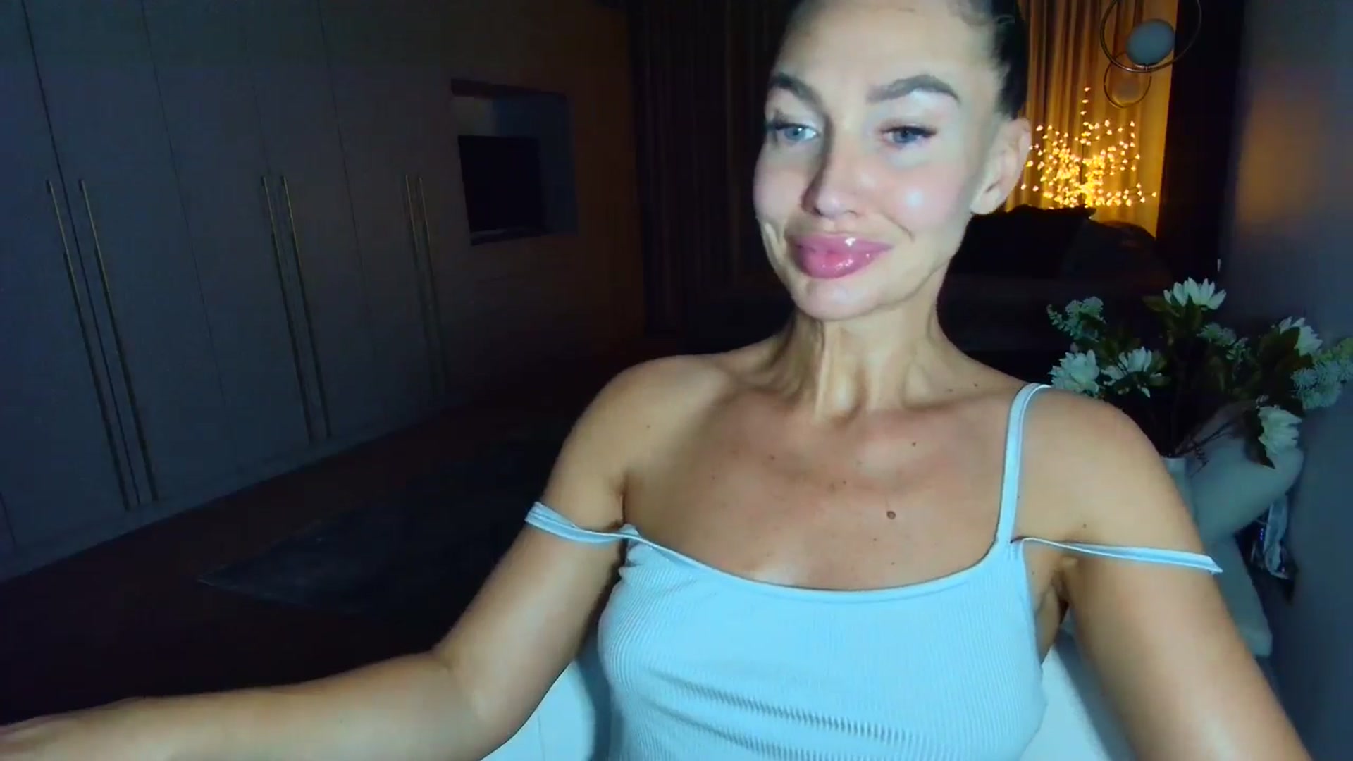 Gallery image thumbnail from Mystery_C's myfreecams stream on, 06/13/2025, 22:22 image 3 of 20
