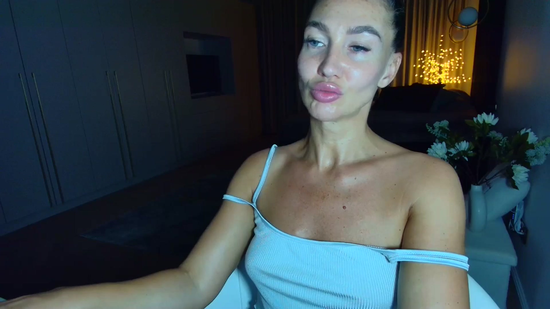 Gallery image thumbnail from Mystery_C's myfreecams stream on, 06/13/2025, 22:22 image 10 of 20