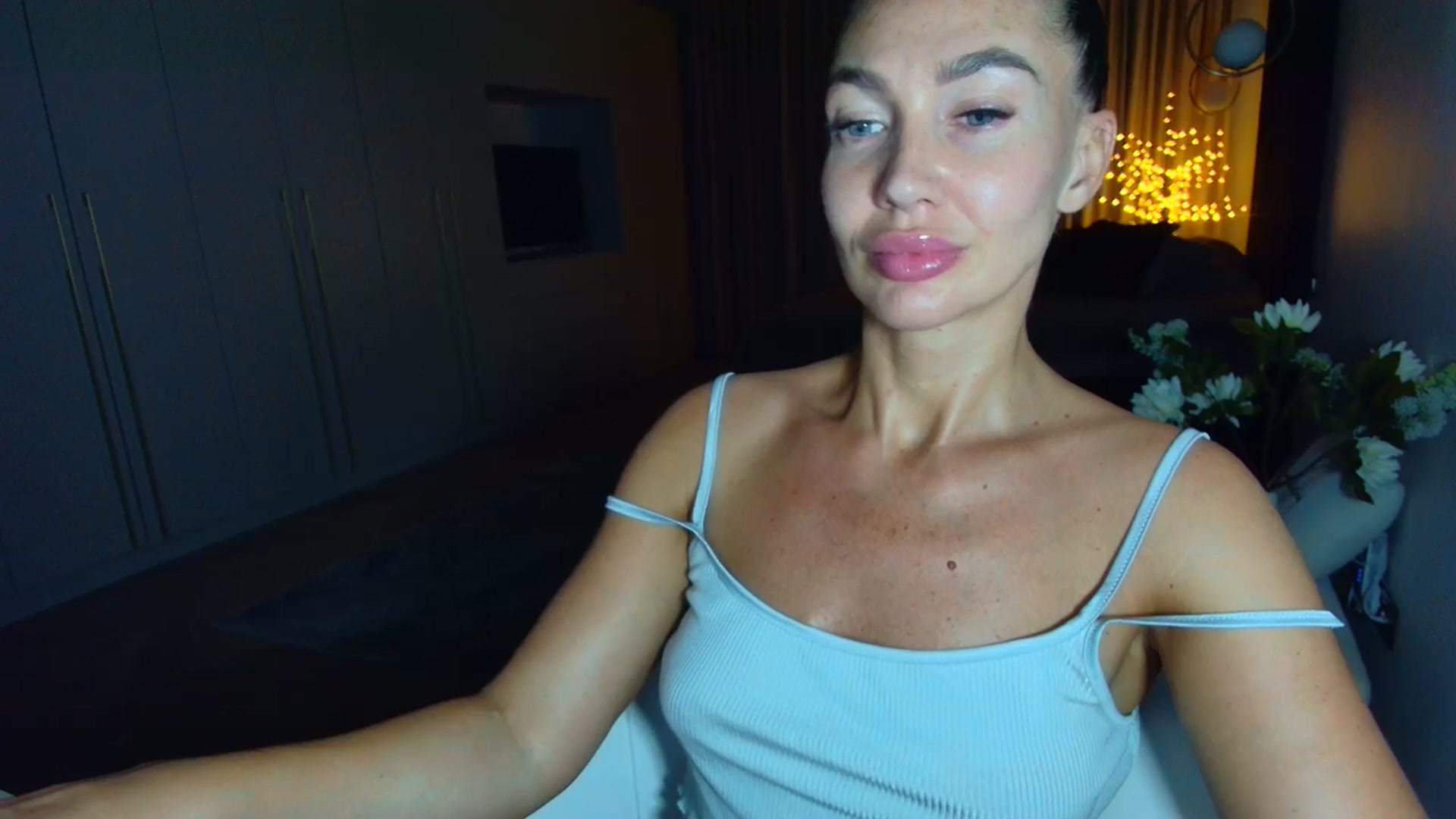 Gallery image thumbnail from Mystery_C's myfreecams stream on, 06/13/2025, 22:22 image 6 of 20