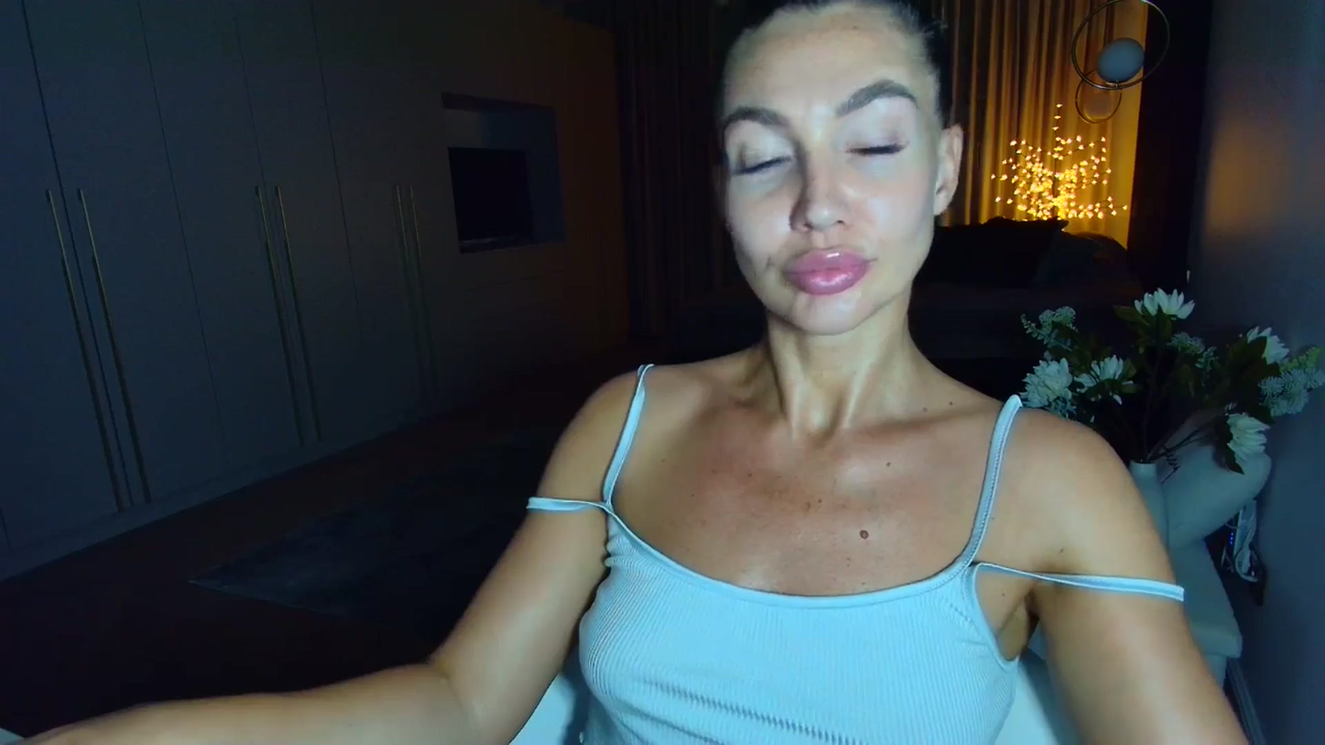 Gallery image thumbnail from Mystery_C's myfreecams stream on, 06/13/2025, 22:22 image 18 of 20