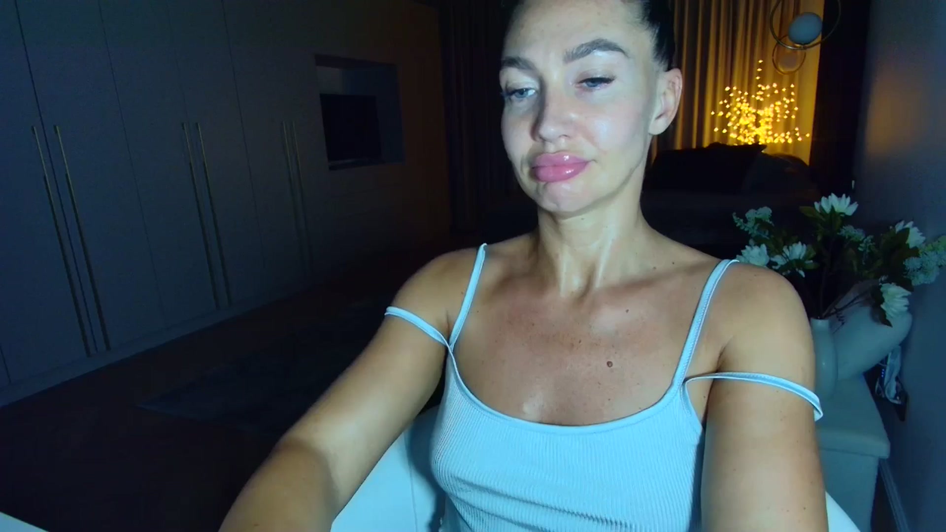 Gallery image thumbnail from Mystery_C's myfreecams stream on, 06/13/2025, 22:22 image 7 of 20