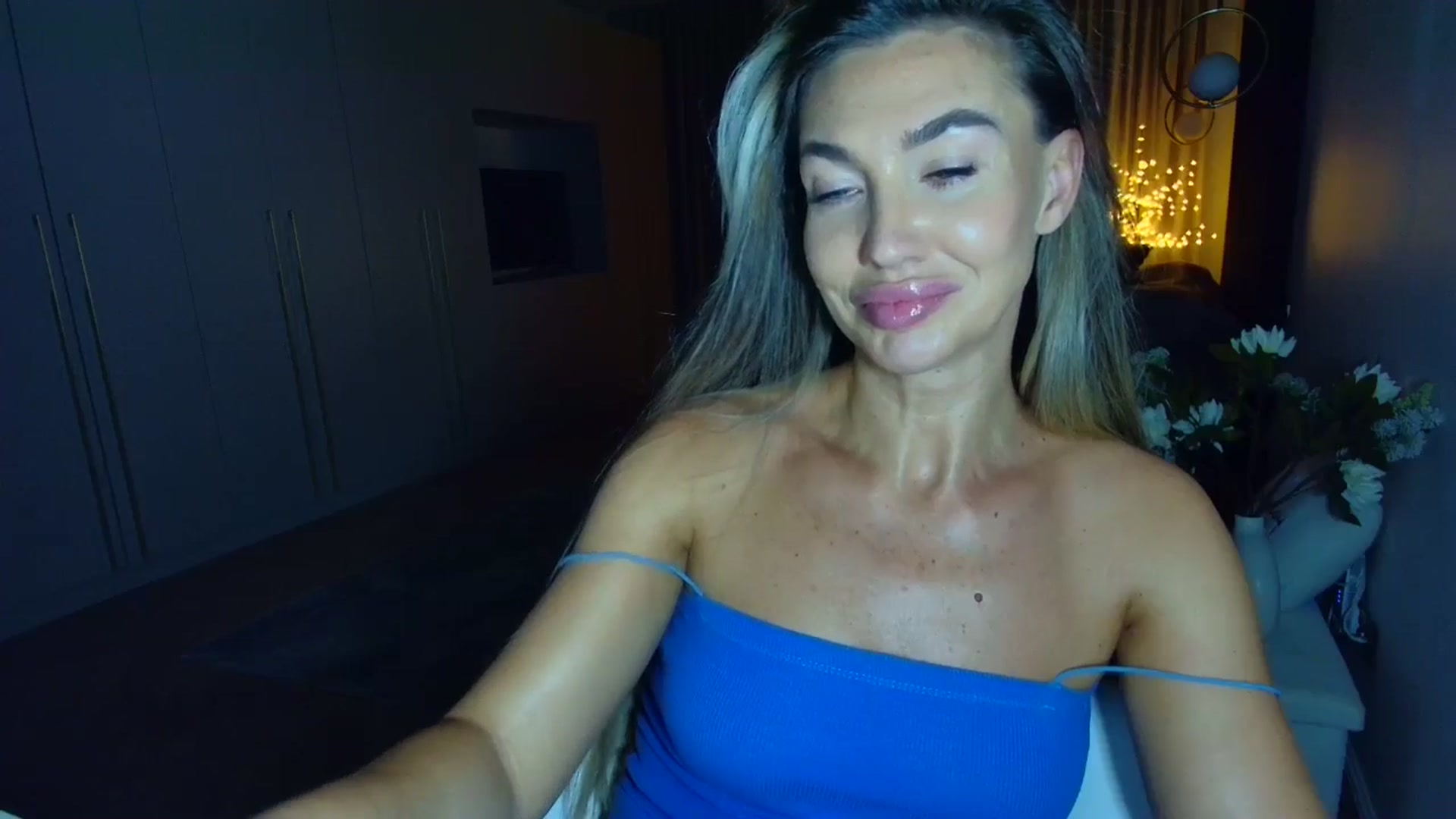 Gallery image thumbnail from Mystery_C's myfreecams stream on, 06/18/2025, 21:20 image 13 of 20