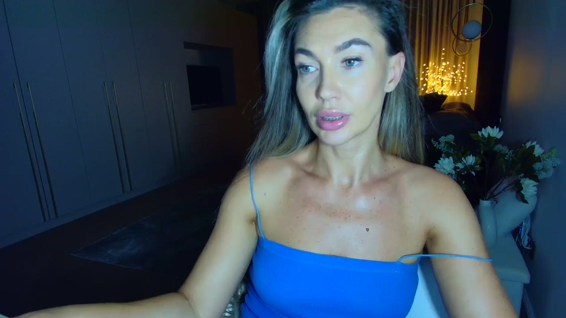 Gallery image thumbnail from Mystery_C's myfreecams stream on, 06/18/2025, 21:20 image 2 of 20