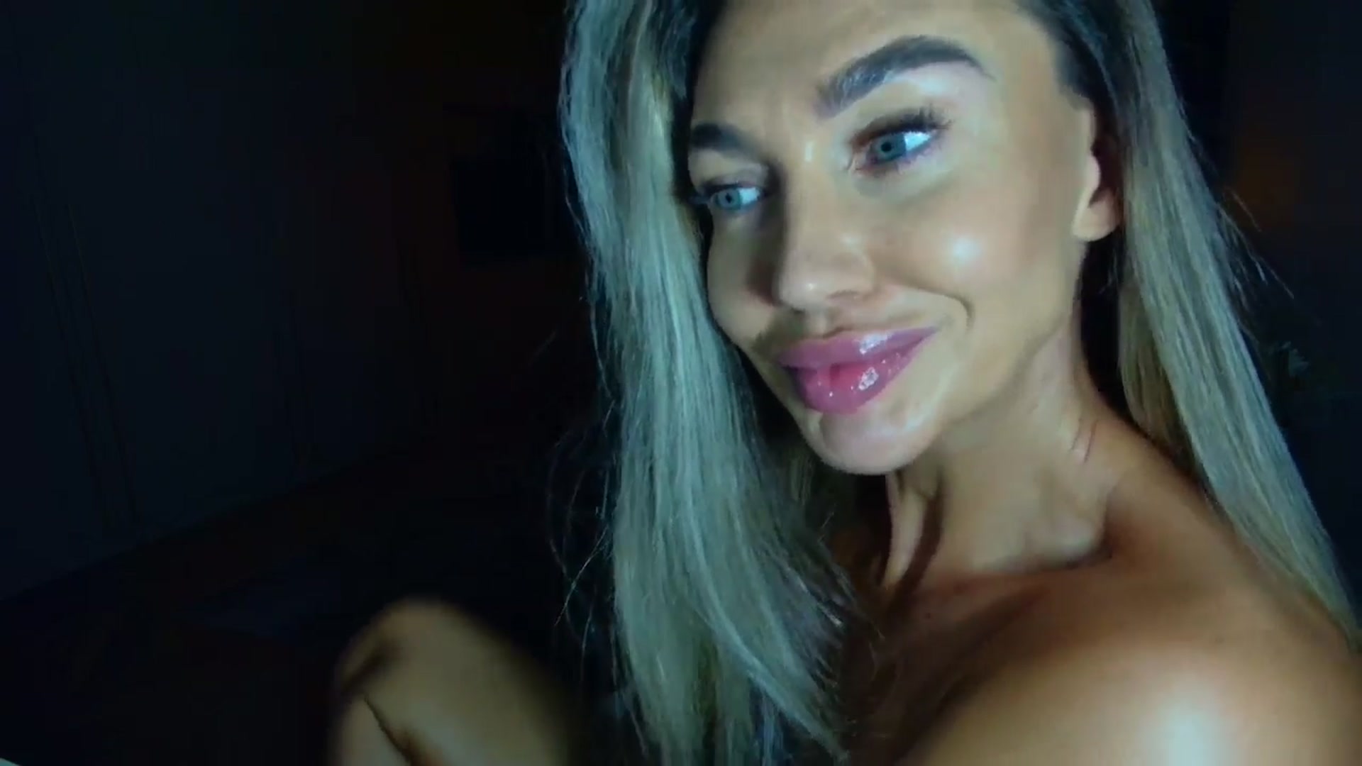 Gallery image thumbnail from Mystery_C's myfreecams stream on, 06/18/2025, 21:20 image 17 of 20