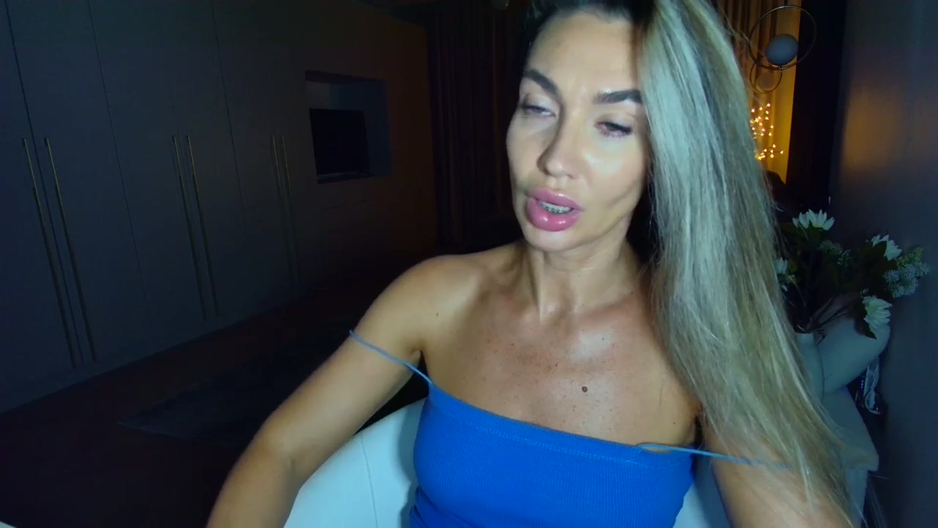 Gallery image thumbnail from Mystery_C's myfreecams stream on, 06/18/2025, 21:20 image 15 of 20