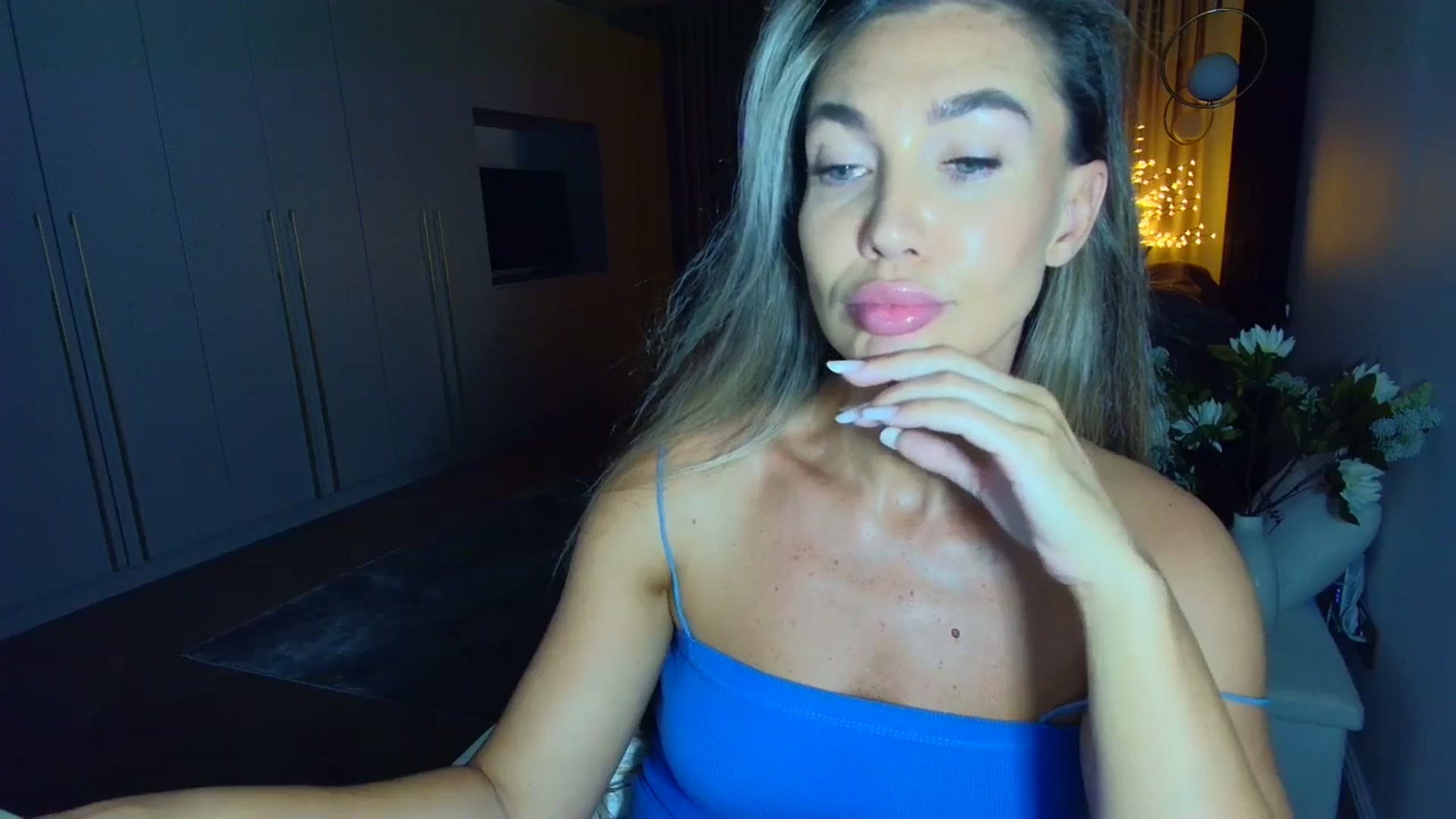 Gallery image thumbnail from Mystery_C's myfreecams stream on, 06/18/2025, 21:20 image 3 of 20