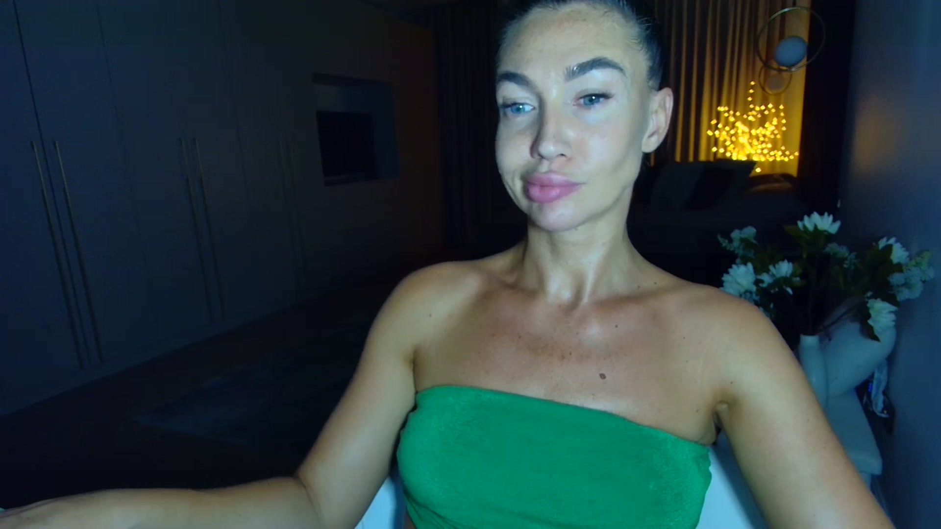 Gallery image thumbnail from Mystery_C's myfreecams stream on, 06/24/2025, 22:19 image 17 of 20