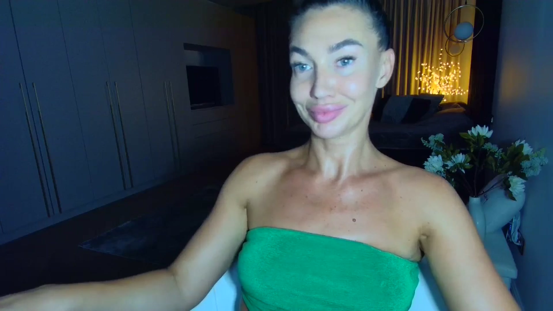 Gallery image thumbnail from Mystery_C's myfreecams stream on, 06/24/2025, 22:19 image 14 of 20