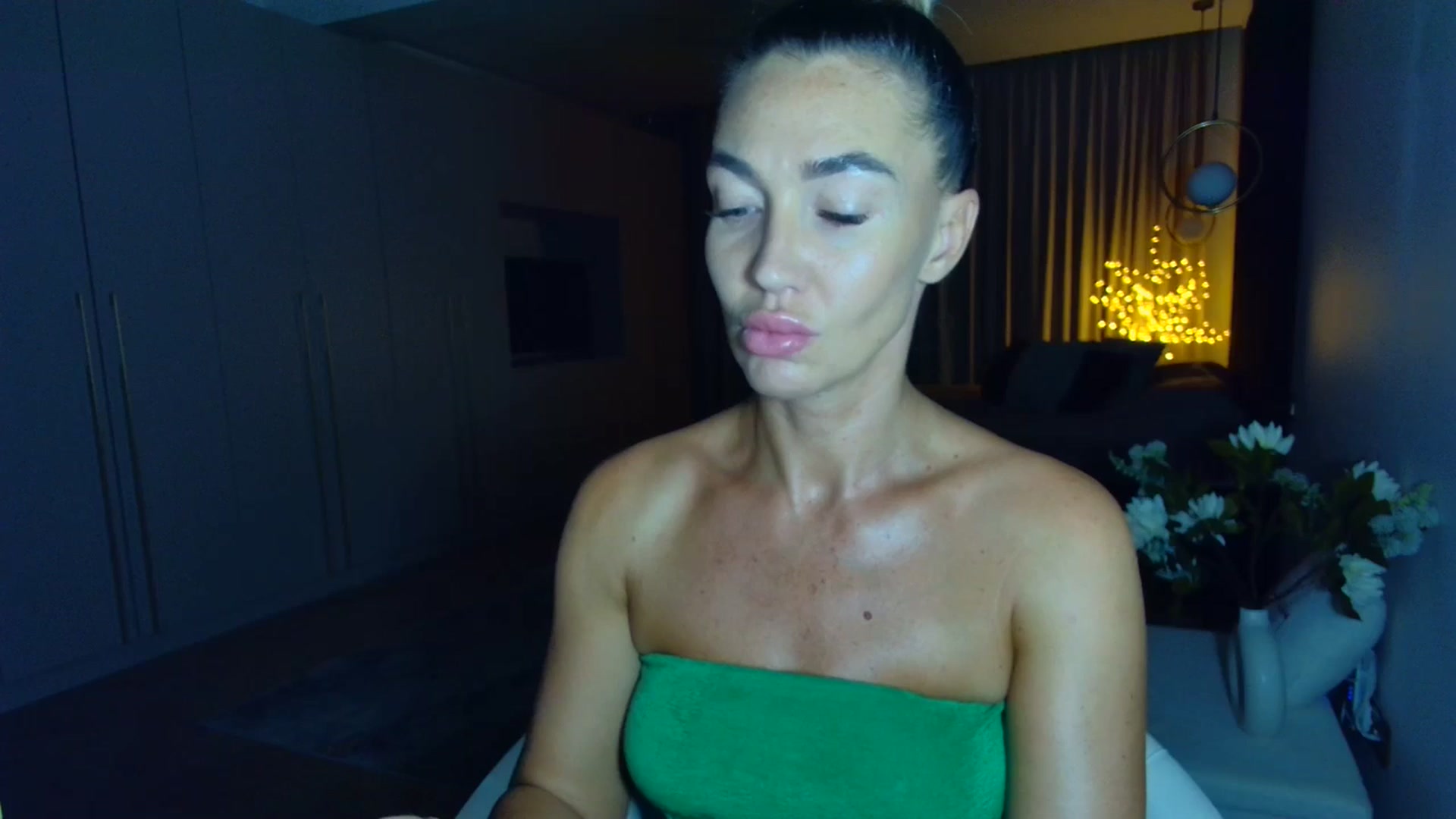 Gallery image thumbnail from Mystery_C's myfreecams stream on, 06/24/2025, 22:19 image 1 of 20