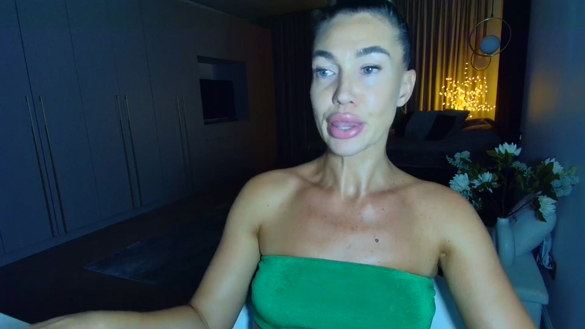 Gallery image thumbnail from Mystery_C's myfreecams stream on, 06/24/2025, 22:19 image 3 of 20