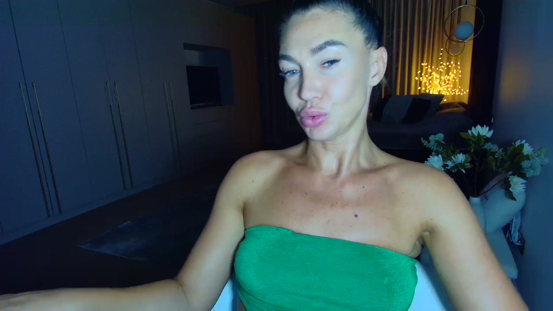 Gallery image thumbnail from Mystery_C's myfreecams stream on, 06/24/2025, 22:19 image 15 of 20