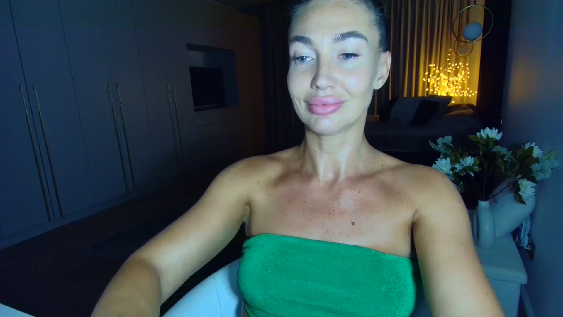 Gallery image thumbnail from Mystery_C's myfreecams stream on, 06/24/2025, 22:19 image 12 of 20