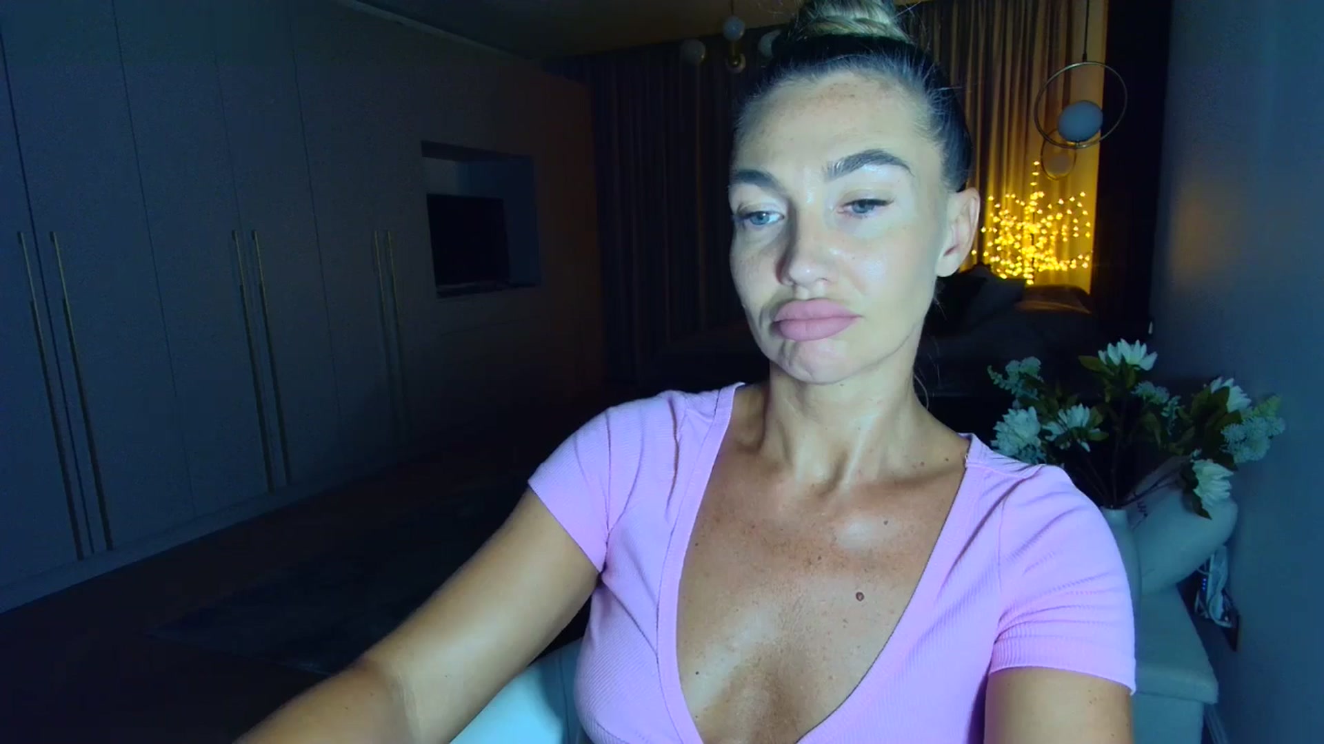 Gallery image thumbnail from Mystery_C's myfreecams stream on, 06/25/2025, 21:33 image 16 of 20