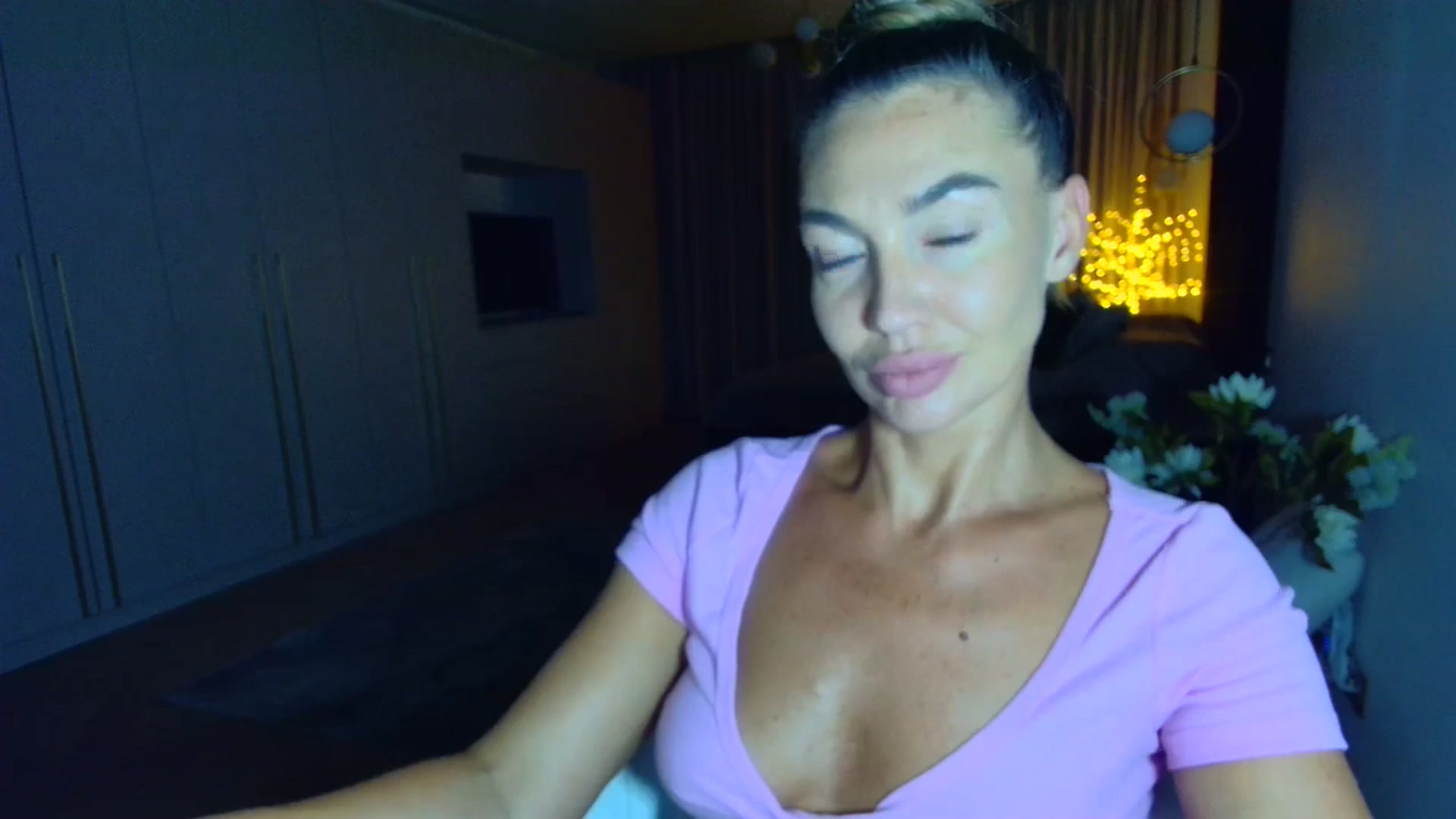 Gallery image thumbnail from Mystery_C's myfreecams stream on, 06/25/2025, 21:33 image 19 of 20