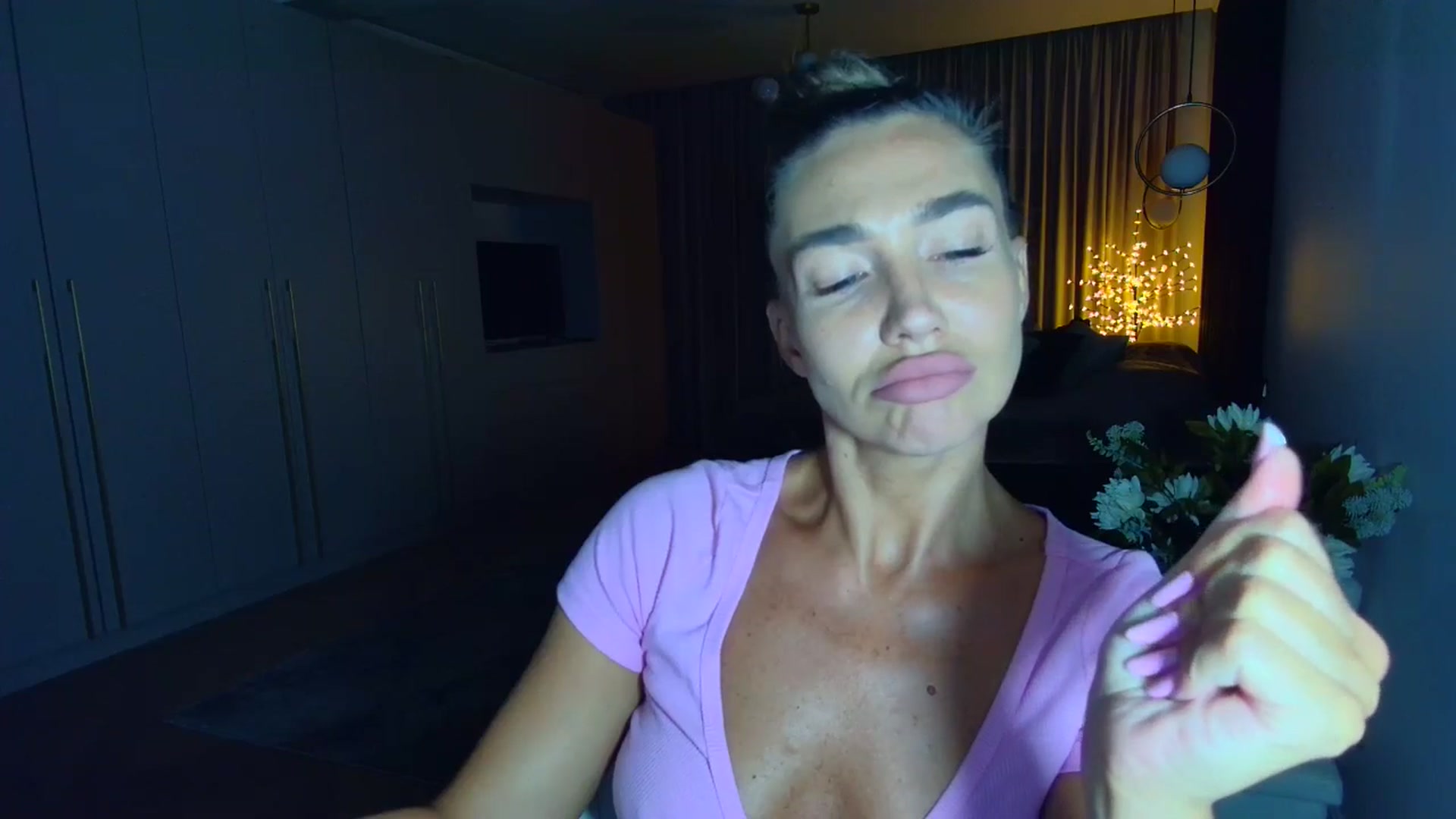 Gallery image thumbnail from Mystery_C's myfreecams stream on, 06/25/2025, 21:33 image 2 of 20