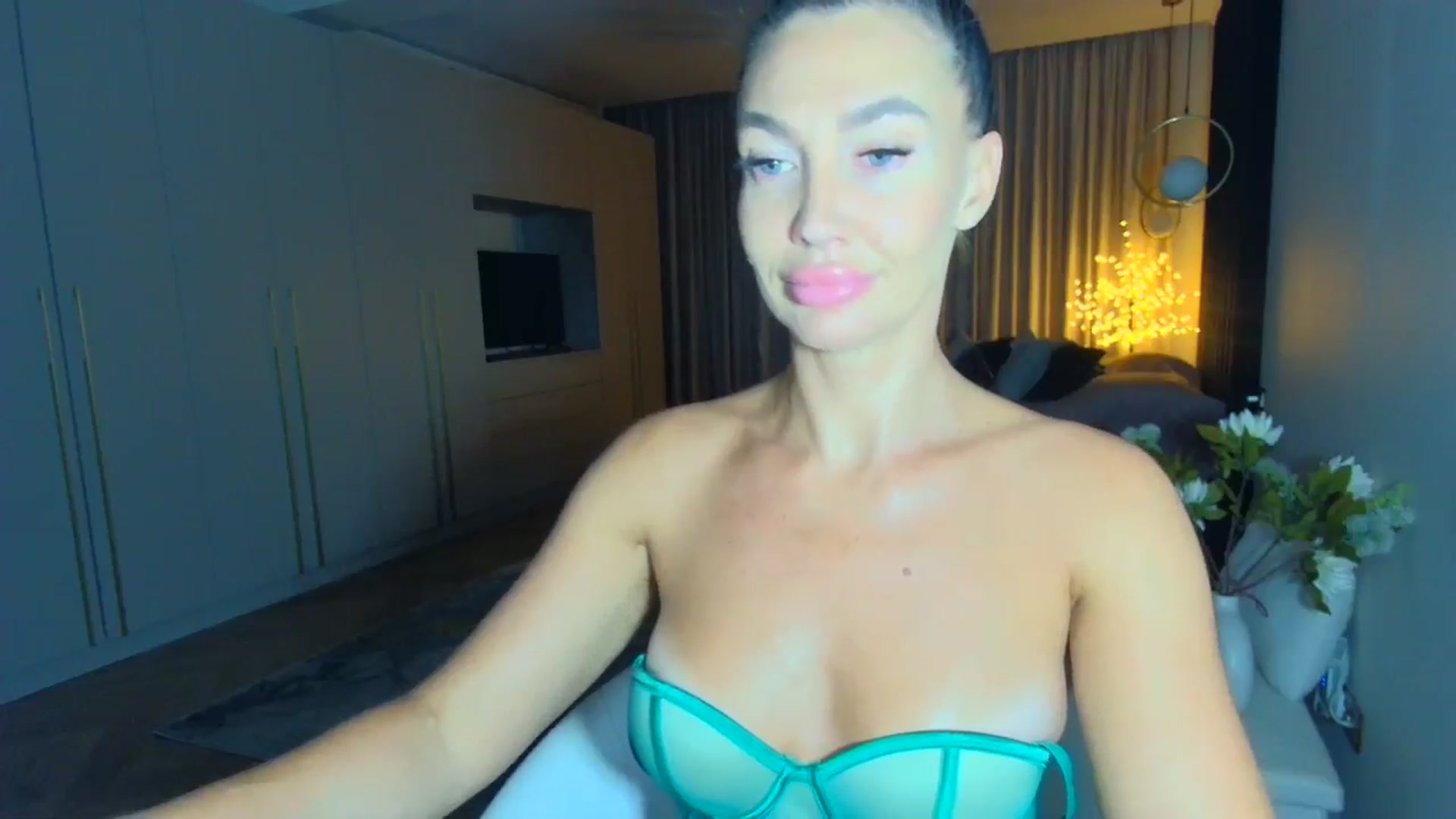 Gallery image thumbnail from Mystery_C's myfreecams stream on, 07/07/2025, 23:05 image 17 of 20