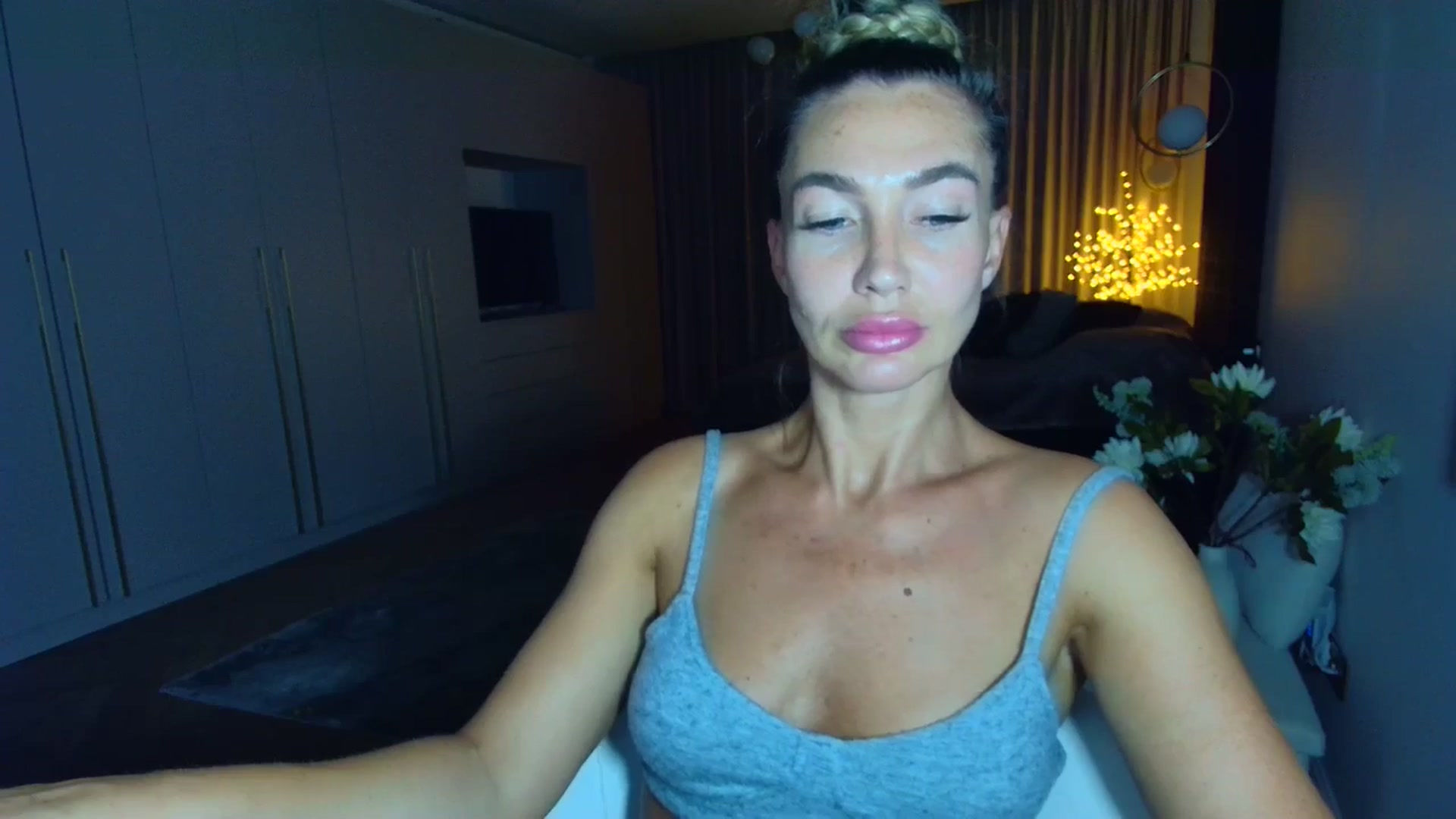 Gallery image thumbnail from Mystery_C's myfreecams stream on, 07/11/2025, 21:50 image 13 of 20