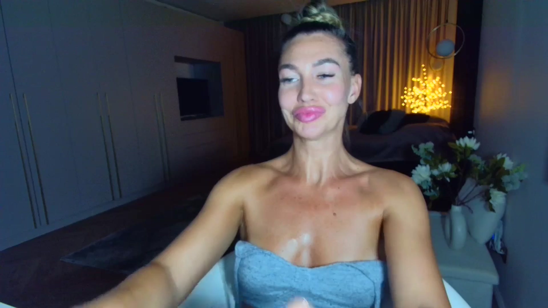 Gallery image thumbnail from Mystery_C's myfreecams stream on, 07/11/2025, 21:50 image 19 of 20