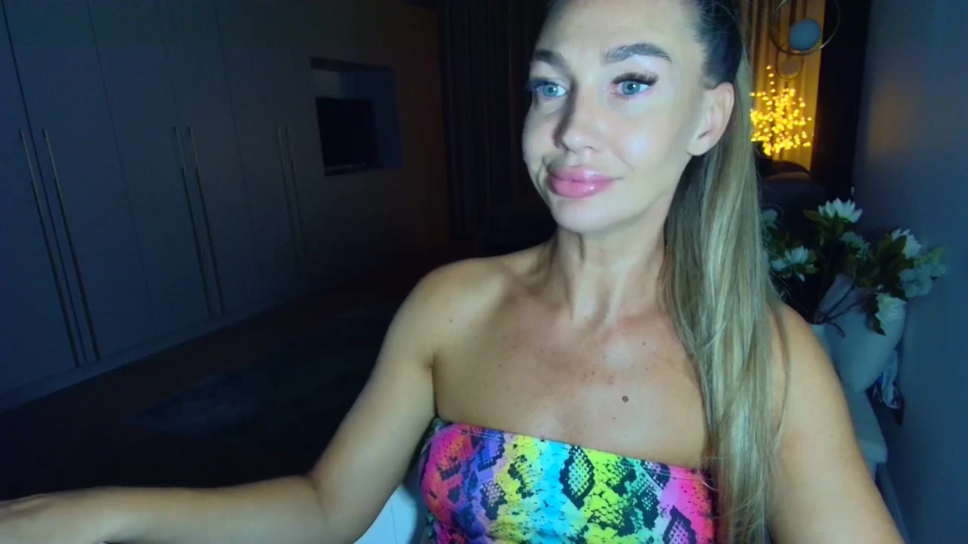 Gallery image thumbnail from Mystery_C's myfreecams stream on, 07/13/2025, 21:19 image 18 of 20