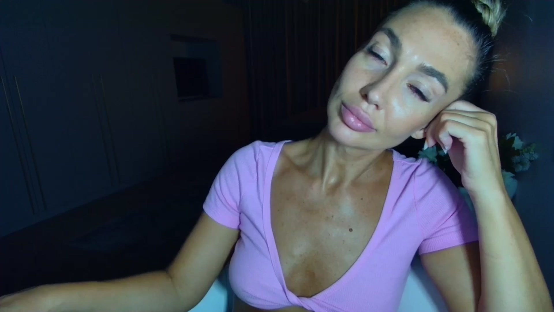 Gallery image thumbnail from Mystery_C's myfreecams stream on, 07/15/2025, 22:09 image 18 of 20