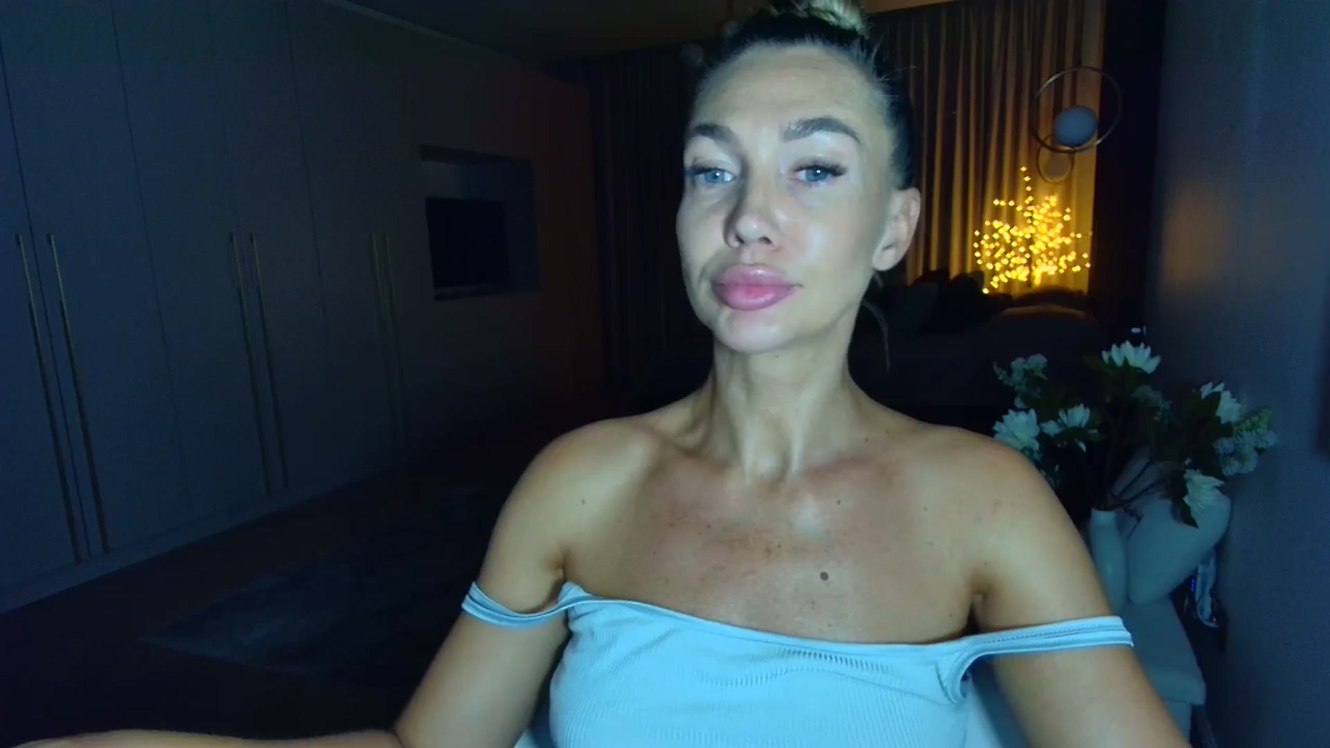 Gallery image thumbnail from Mystery_C's myfreecams stream on, 07/17/2025, 21:39 image 19 of 20
