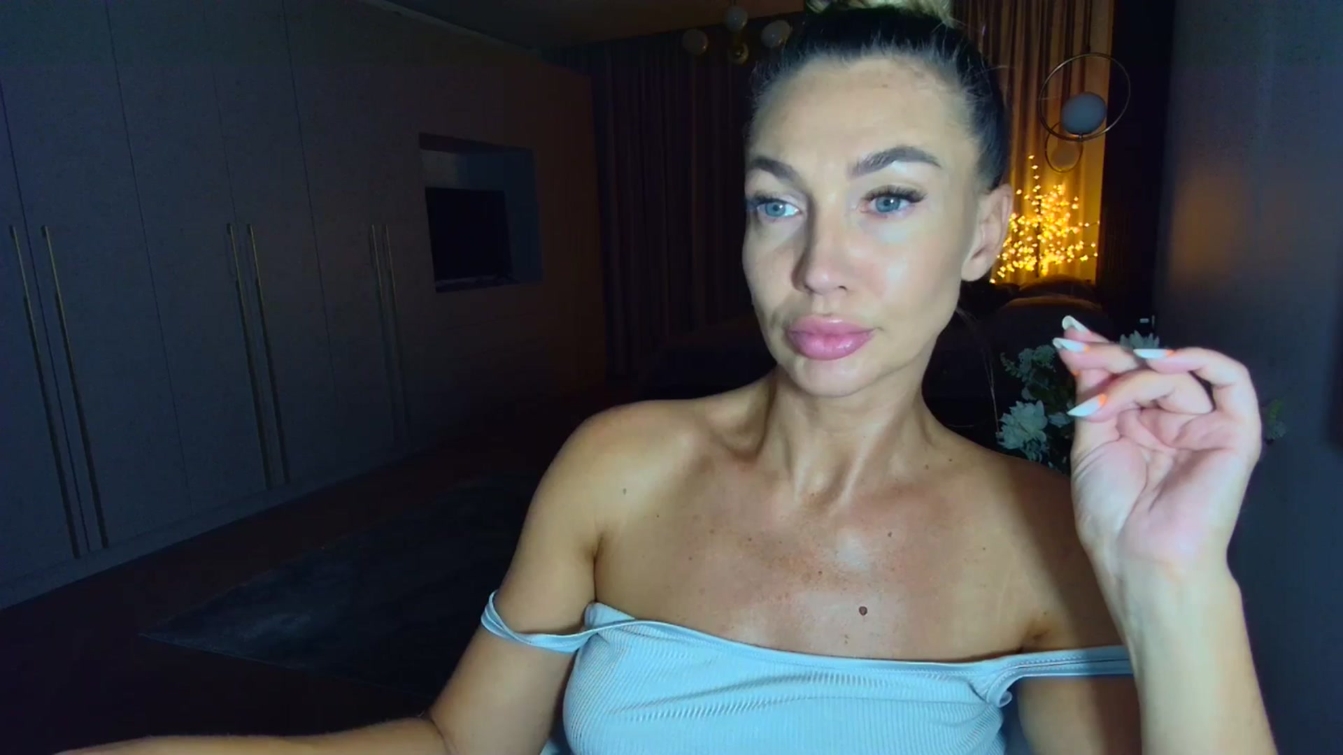 Gallery image thumbnail from Mystery_C's myfreecams stream on, 07/17/2025, 21:39 image 14 of 20