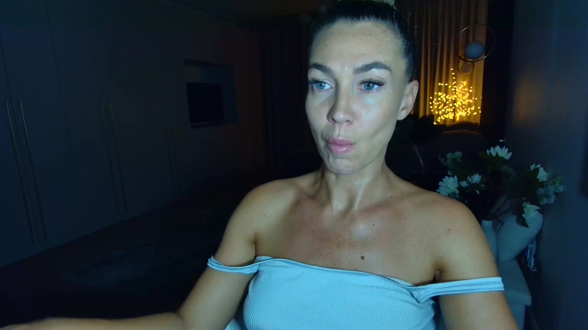 Gallery image thumbnail from Mystery_C's myfreecams stream on, 07/17/2025, 21:39 image 11 of 20